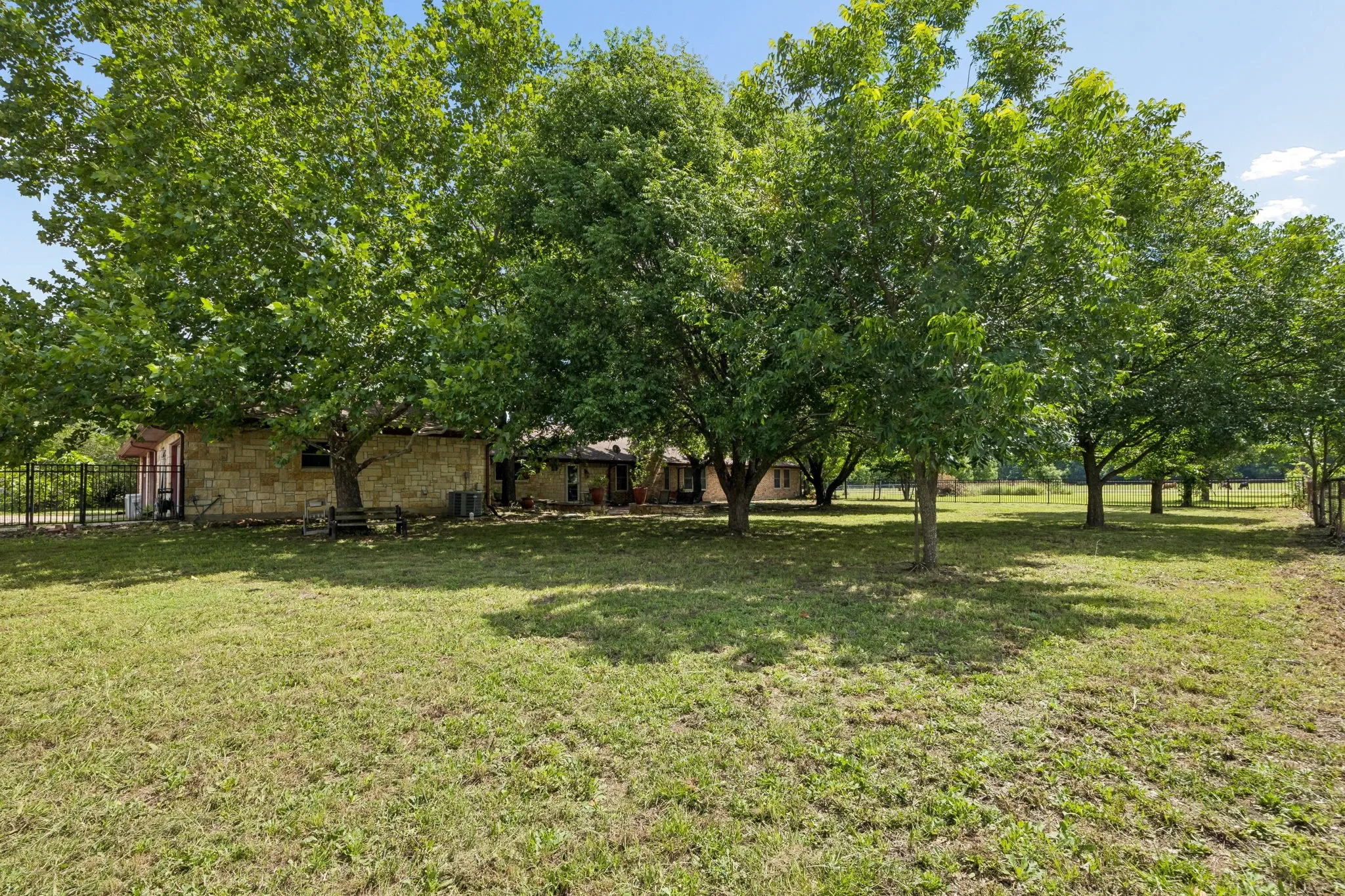 Single Family Residence For Sale in Collin County , 5291 Pecan Place Drive, Mc Kinney, Texas 75071, 4 Bedroom, 3 Bathroom, 2 Garage spaces, 3,480 Sqft, built in 1984, mls#21179951, Real Estate Agent in Mc Kinney, Homes For Sale in Collin county, Homes For Sale in Mc Kinney, Realtor in Mc Kinney Texas, Real Estate Brokerage Independent Realty Texas, Luminita Cordes Realtor