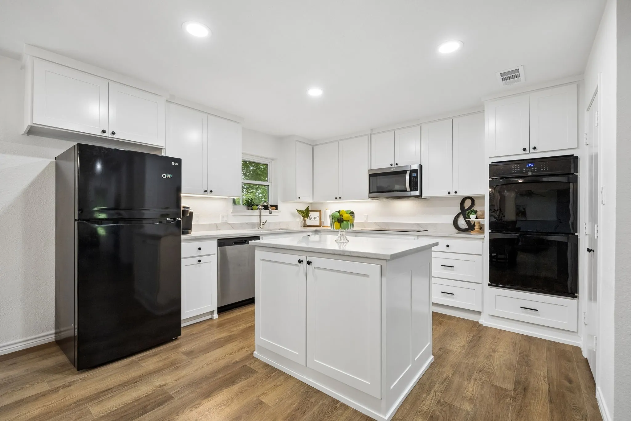Single Family Residence For Sale in Collin County , 5291 Pecan Place Drive, Mc Kinney, Texas 75071, 4 Bedroom, 3 Bathroom, 2 Garage spaces, 3,480 Sqft, built in 1984, mls#21179951, Real Estate Agent in Mc Kinney, Homes For Sale in Collin county, Homes For Sale in Mc Kinney, Realtor in Mc Kinney Texas, Real Estate Brokerage Independent Realty Texas, Luminita Cordes Realtor