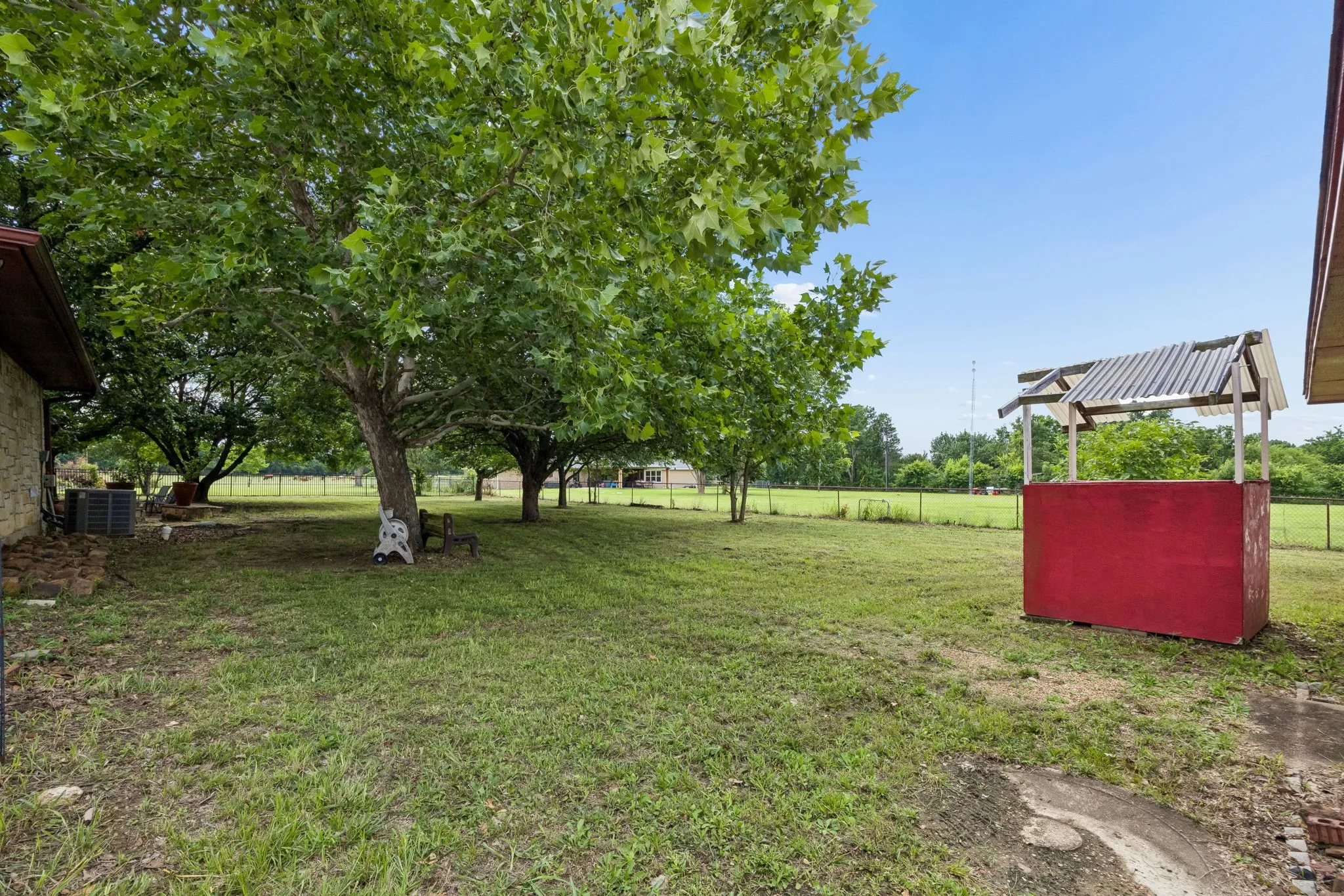 Single Family Residence For Sale in Collin County , 5291 Pecan Place Drive, Mc Kinney, Texas 75071, 4 Bedroom, 3 Bathroom, 2 Garage spaces, 3,480 Sqft, built in 1984, mls#21179951, Real Estate Agent in Mc Kinney, Homes For Sale in Collin county, Homes For Sale in Mc Kinney, Realtor in Mc Kinney Texas, Real Estate Brokerage Independent Realty Texas, Luminita Cordes Realtor