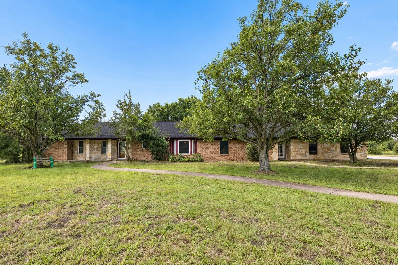 Single Family Residence For Sale in Collin County , 5291 Pecan Place Drive, Mc Kinney, Texas 75071, 4 Bedroom, 3 Bathroom, 2 Garage spaces, 3,480 Sqft, built in 1984, mls#21179951, Real Estate Agent in Mc Kinney, Homes For Sale in Collin county, Homes For Sale in Mc Kinney, Realtor in Mc Kinney Texas, Real Estate Brokerage Independent Realty Texas, Luminita Cordes Realtor