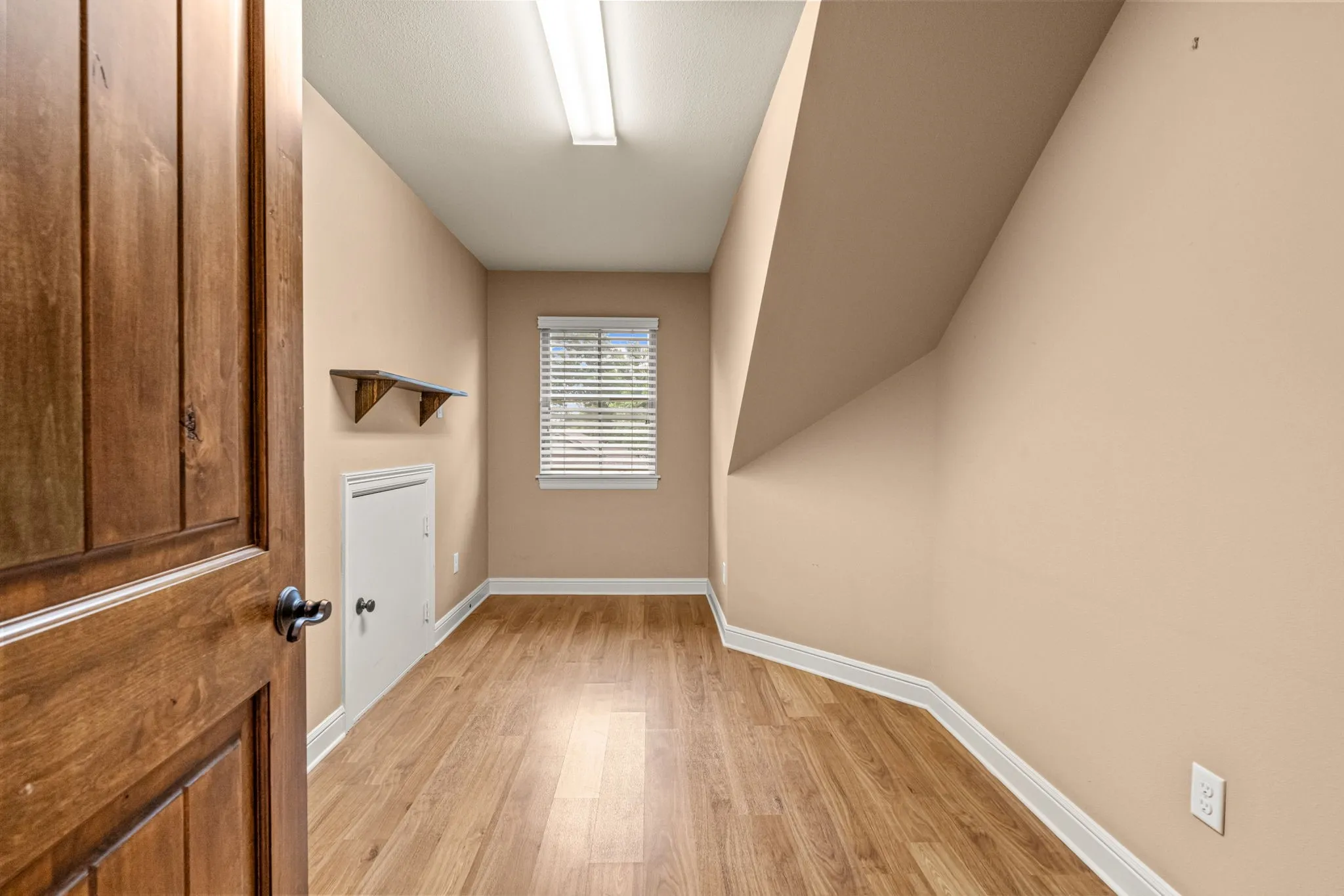 Single Family Residence For Sale in Tarrant County , 4532 Elm River Court, Fort Worth, Texas 76116, 4 Bedroom, 4 Bathroom, 2 Garage spaces, 4,118 Sqft, built in 2013, mls#21297168, Real Estate Agent in Fort Worth, Homes For Sale in Tarrant county, Homes For Sale in Fort Worth, Realtor in Fort Worth Texas, Real Estate Brokerage Independent Realty Texas, Luminita Cordes Realtor