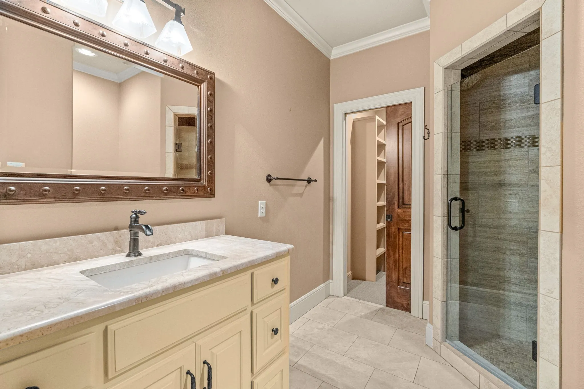 Single Family Residence For Sale in Tarrant County , 4532 Elm River Court, Fort Worth, Texas 76116, 4 Bedroom, 4 Bathroom, 2 Garage spaces, 4,118 Sqft, built in 2013, mls#21297168, Real Estate Agent in Fort Worth, Homes For Sale in Tarrant county, Homes For Sale in Fort Worth, Realtor in Fort Worth Texas, Real Estate Brokerage Independent Realty Texas, Luminita Cordes Realtor