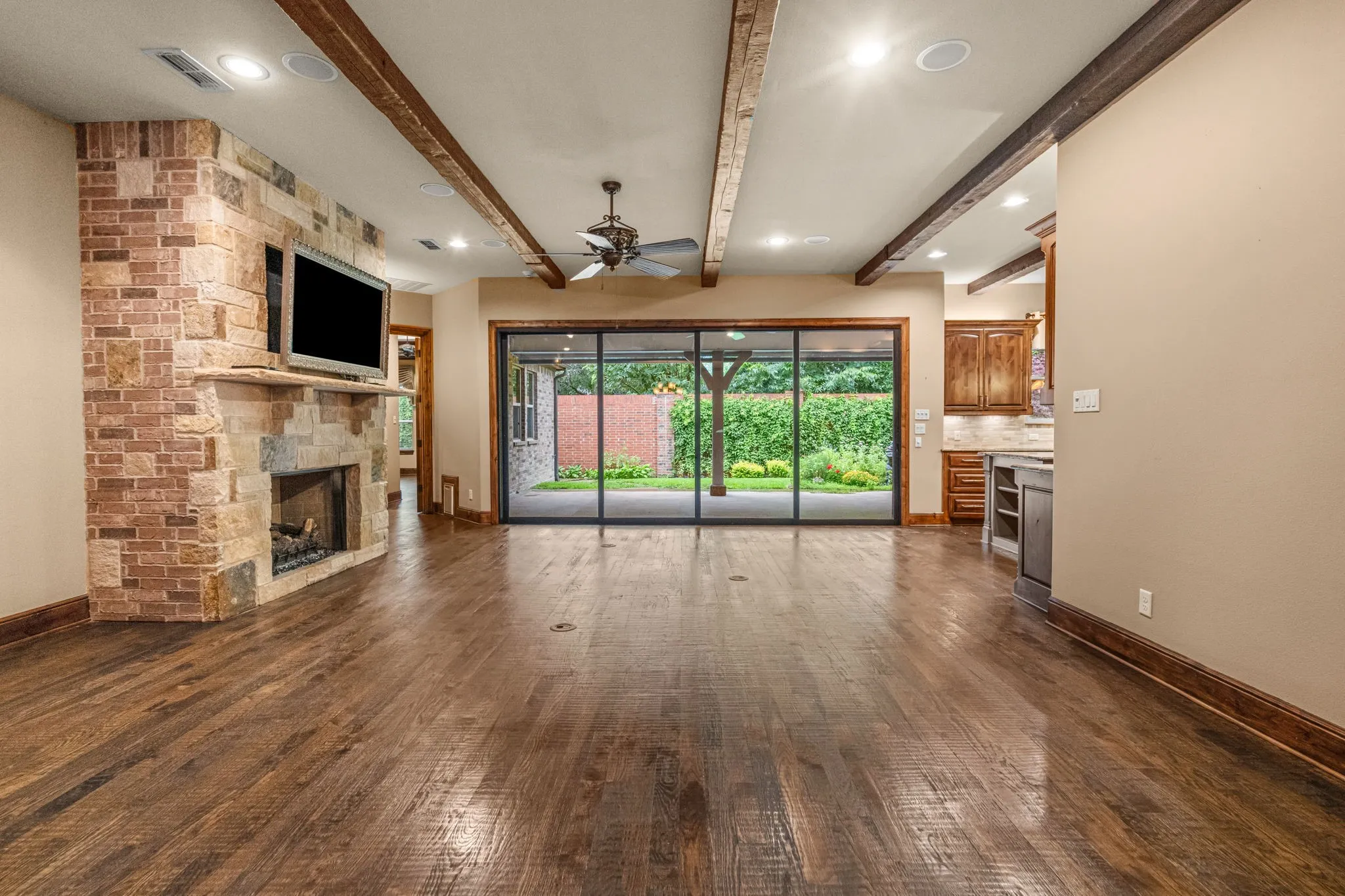 Single Family Residence For Sale in Tarrant County , 4532 Elm River Court, Fort Worth, Texas 76116, 4 Bedroom, 4 Bathroom, 2 Garage spaces, 4,118 Sqft, built in 2013, mls#21297168, Real Estate Agent in Fort Worth, Homes For Sale in Tarrant county, Homes For Sale in Fort Worth, Realtor in Fort Worth Texas, Real Estate Brokerage Independent Realty Texas, Luminita Cordes Realtor
