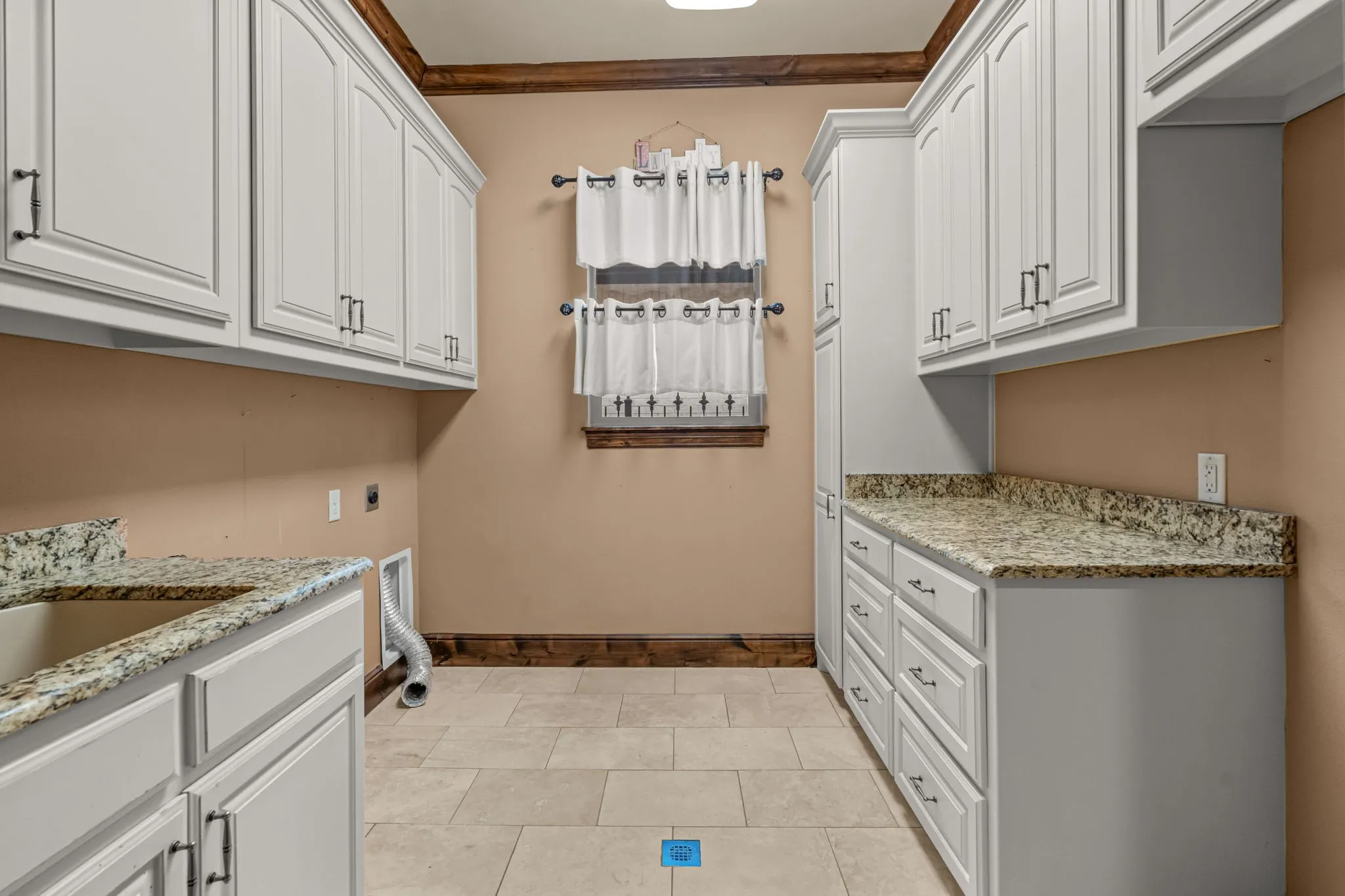 Single Family Residence For Sale in Tarrant County , 4532 Elm River Court, Fort Worth, Texas 76116, 4 Bedroom, 4 Bathroom, 2 Garage spaces, 4,118 Sqft, built in 2013, mls#21297168, Real Estate Agent in Fort Worth, Homes For Sale in Tarrant county, Homes For Sale in Fort Worth, Realtor in Fort Worth Texas, Real Estate Brokerage Independent Realty Texas, Luminita Cordes Realtor