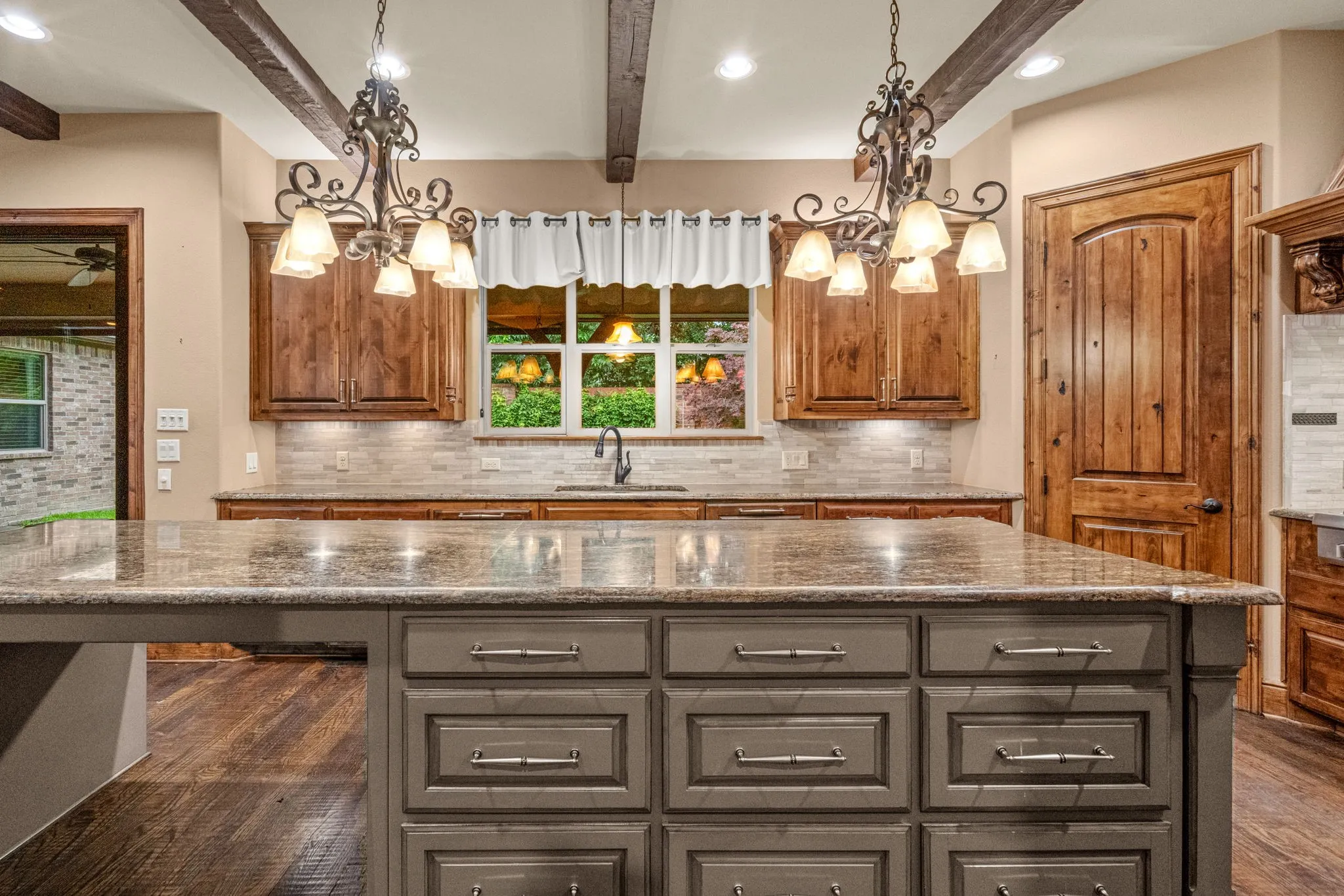 Single Family Residence For Sale in Tarrant County , 4532 Elm River Court, Fort Worth, Texas 76116, 4 Bedroom, 4 Bathroom, 2 Garage spaces, 4,118 Sqft, built in 2013, mls#21297168, Real Estate Agent in Fort Worth, Homes For Sale in Tarrant county, Homes For Sale in Fort Worth, Realtor in Fort Worth Texas, Real Estate Brokerage Independent Realty Texas, Luminita Cordes Realtor