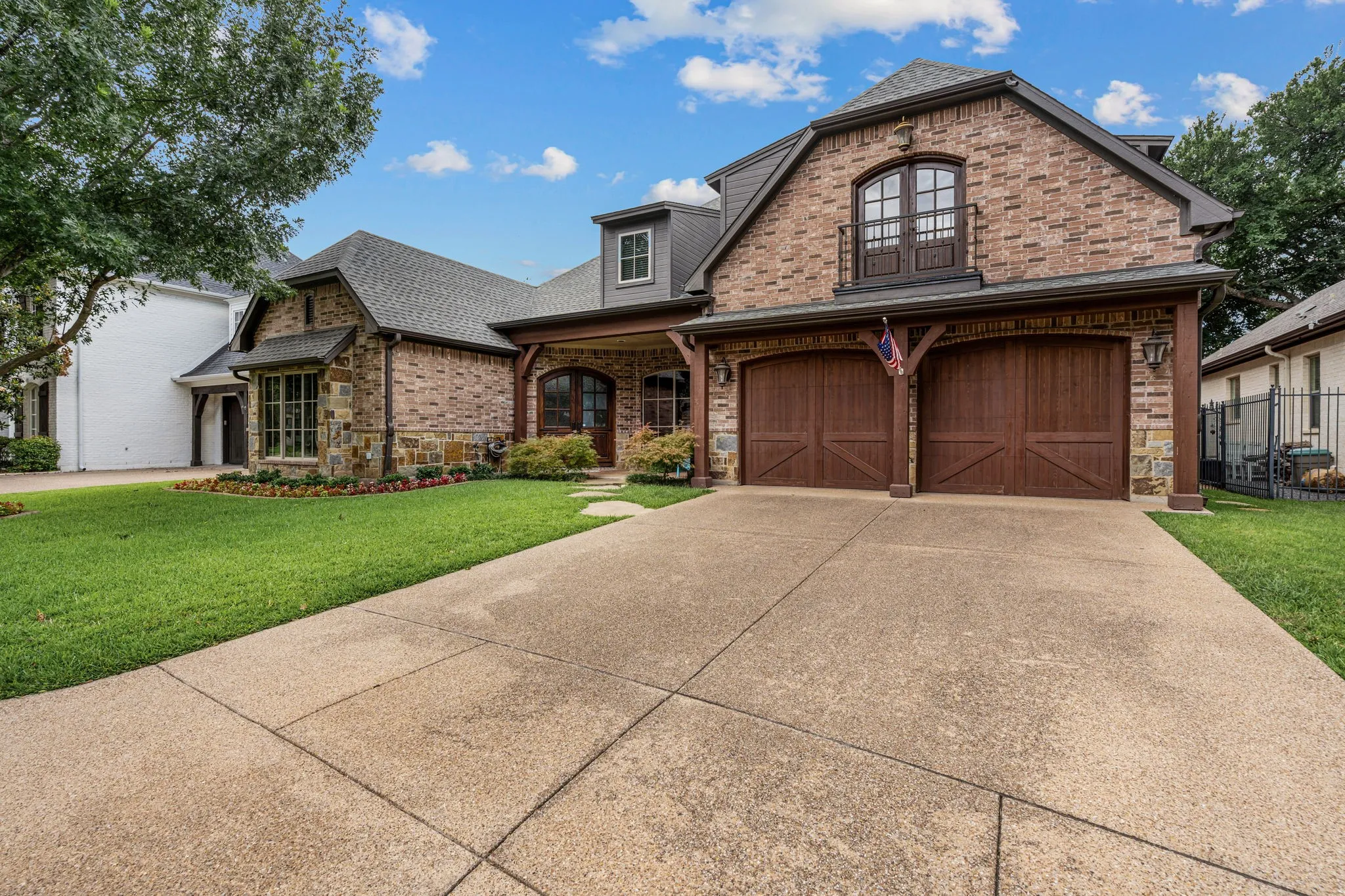 Single Family Residence For Sale in Tarrant County , 4532 Elm River Court, Fort Worth, Texas 76116, 4 Bedroom, 4 Bathroom, 2 Garage spaces, 4,118 Sqft, built in 2013, mls#21297168, Real Estate Agent in Fort Worth, Homes For Sale in Tarrant county, Homes For Sale in Fort Worth, Realtor in Fort Worth Texas, Real Estate Brokerage Independent Realty Texas, Luminita Cordes Realtor