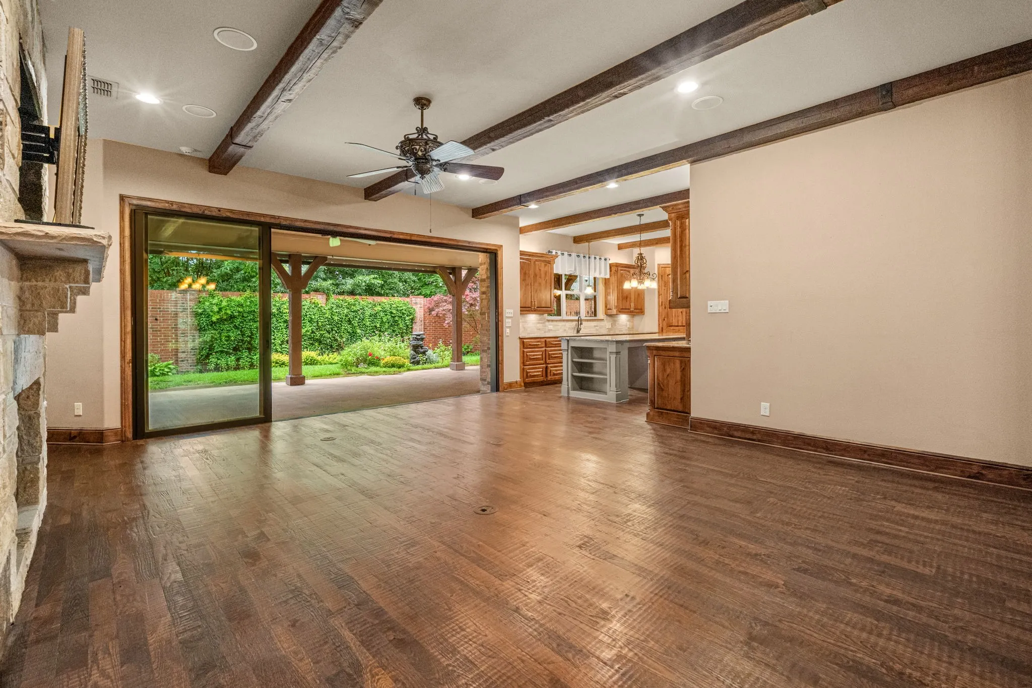Single Family Residence For Sale in Tarrant County , 4532 Elm River Court, Fort Worth, Texas 76116, 4 Bedroom, 4 Bathroom, 2 Garage spaces, 4,118 Sqft, built in 2013, mls#21297168, Real Estate Agent in Fort Worth, Homes For Sale in Tarrant county, Homes For Sale in Fort Worth, Realtor in Fort Worth Texas, Real Estate Brokerage Independent Realty Texas, Luminita Cordes Realtor