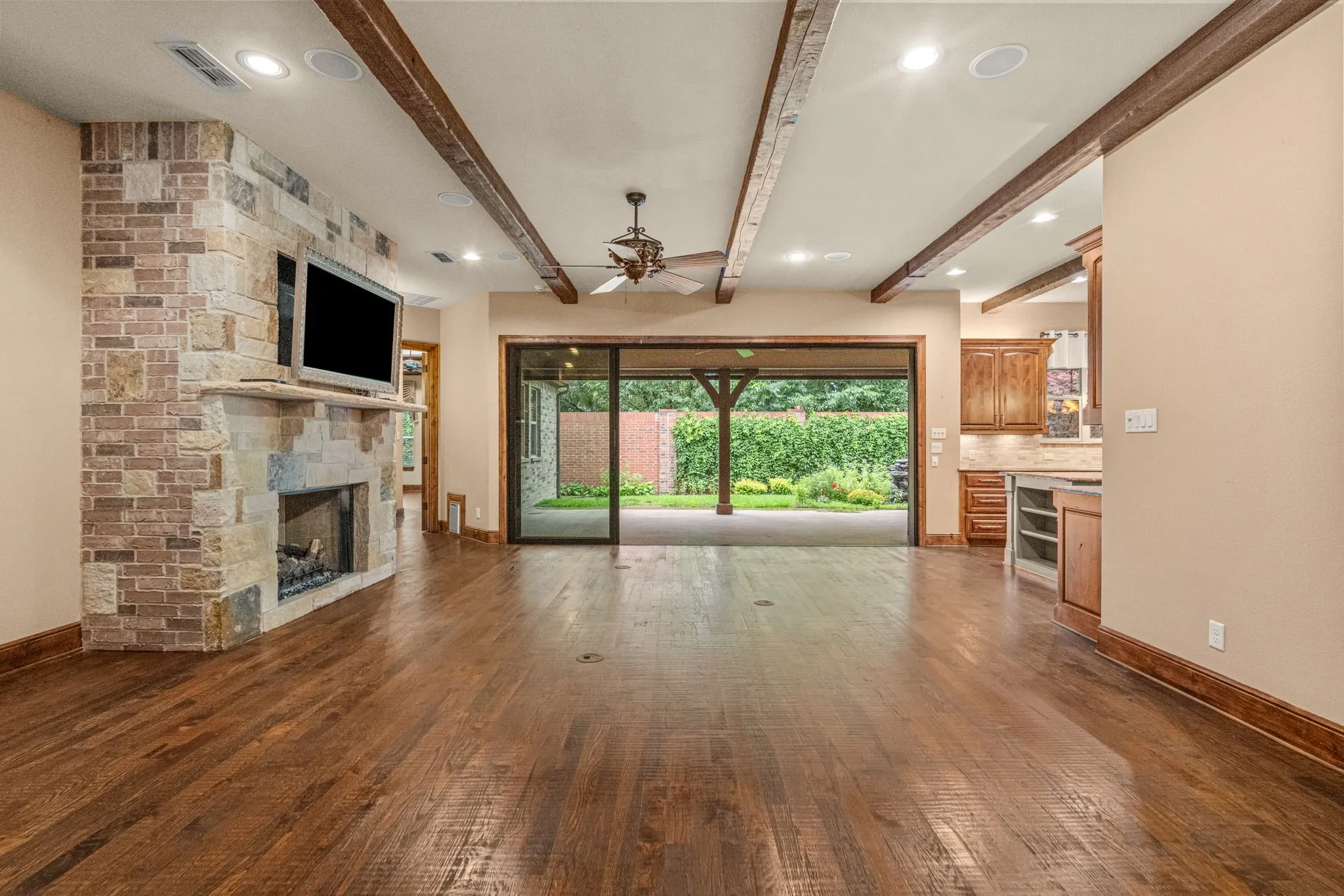 Single Family Residence For Sale in Tarrant County , 4532 Elm River Court, Fort Worth, Texas 76116, 4 Bedroom, 4 Bathroom, 2 Garage spaces, 4,118 Sqft, built in 2013, mls#21297168, Real Estate Agent in Fort Worth, Homes For Sale in Tarrant county, Homes For Sale in Fort Worth, Realtor in Fort Worth Texas, Real Estate Brokerage Independent Realty Texas, Luminita Cordes Realtor