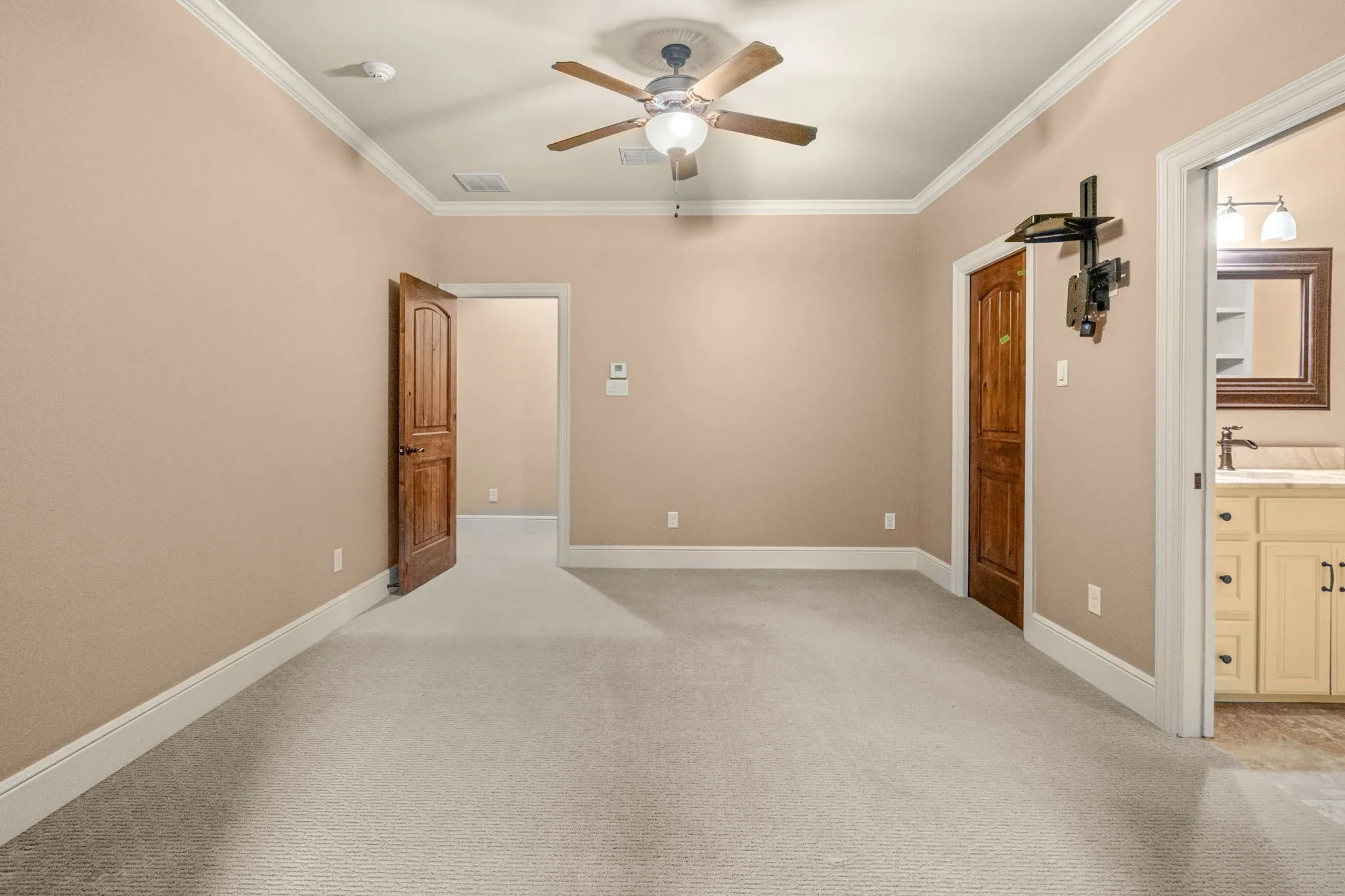 Single Family Residence For Sale in Tarrant County , 4532 Elm River Court, Fort Worth, Texas 76116, 4 Bedroom, 4 Bathroom, 2 Garage spaces, 4,118 Sqft, built in 2013, mls#21297168, Real Estate Agent in Fort Worth, Homes For Sale in Tarrant county, Homes For Sale in Fort Worth, Realtor in Fort Worth Texas, Real Estate Brokerage Independent Realty Texas, Luminita Cordes Realtor
