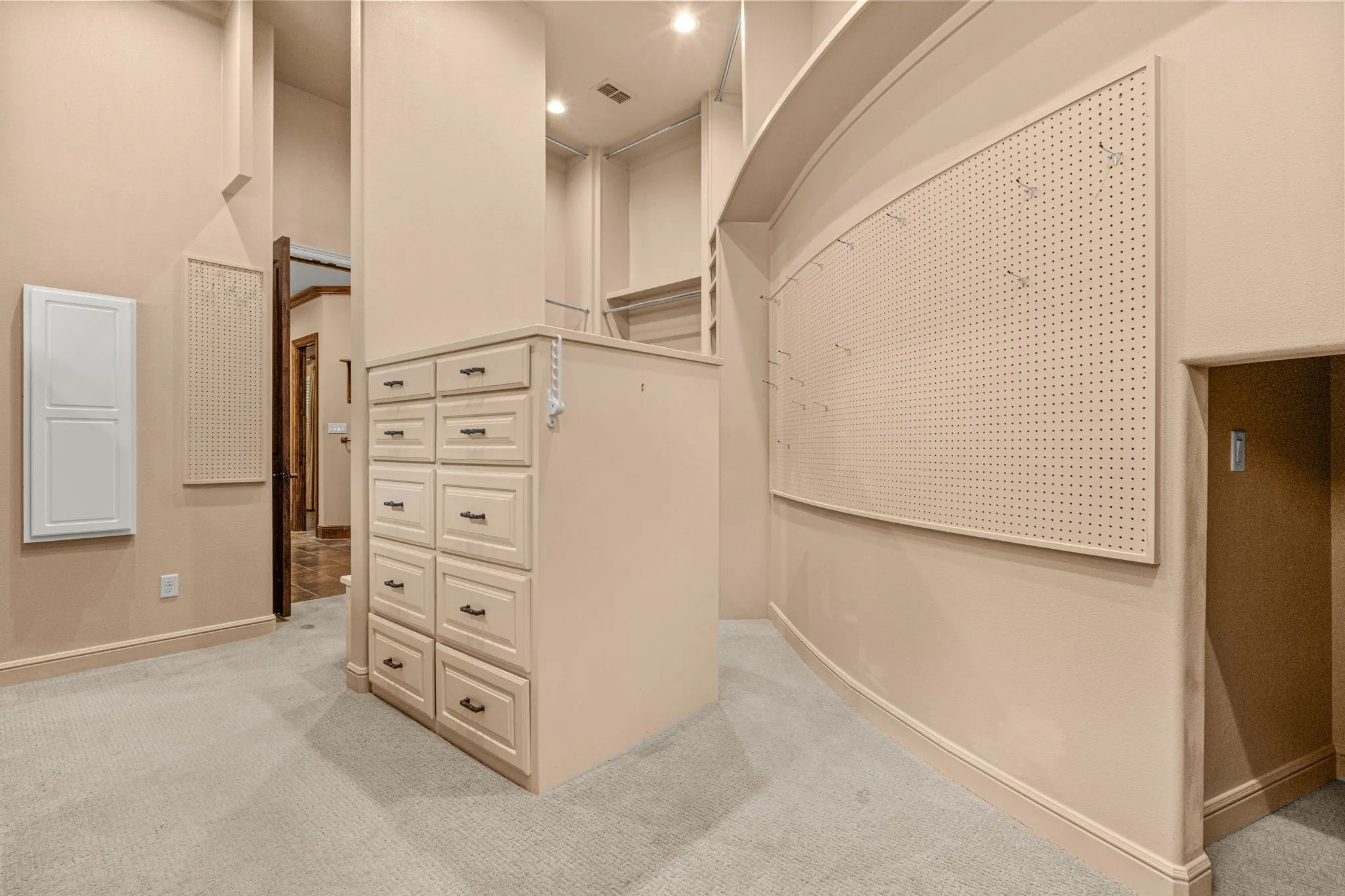 Single Family Residence For Sale in Tarrant County , 4532 Elm River Court, Fort Worth, Texas 76116, 4 Bedroom, 4 Bathroom, 2 Garage spaces, 4,118 Sqft, built in 2013, mls#21297168, Real Estate Agent in Fort Worth, Homes For Sale in Tarrant county, Homes For Sale in Fort Worth, Realtor in Fort Worth Texas, Real Estate Brokerage Independent Realty Texas, Luminita Cordes Realtor