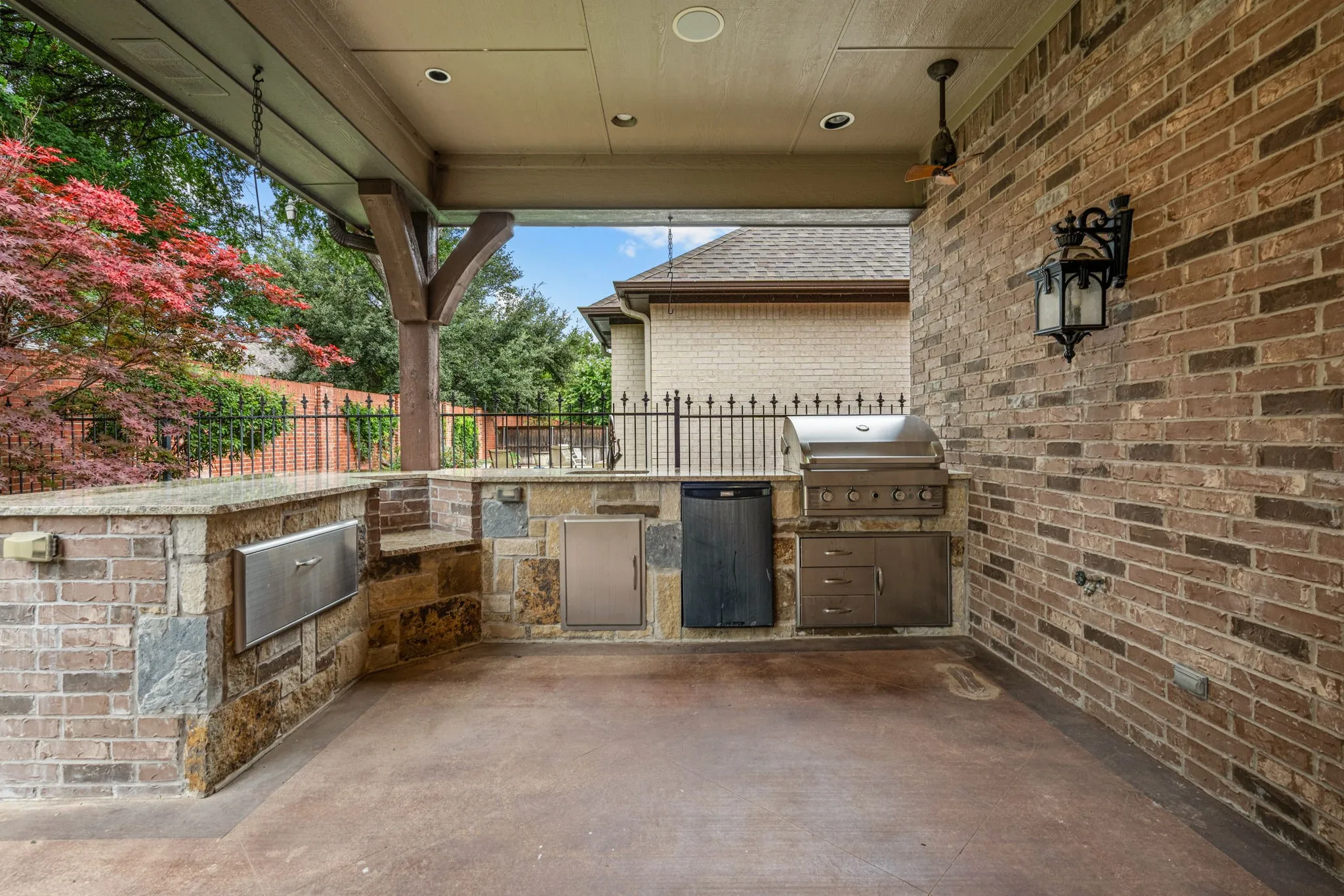 Single Family Residence For Sale in Tarrant County , 4532 Elm River Court, Fort Worth, Texas 76116, 4 Bedroom, 4 Bathroom, 2 Garage spaces, 4,118 Sqft, built in 2013, mls#21297168, Real Estate Agent in Fort Worth, Homes For Sale in Tarrant county, Homes For Sale in Fort Worth, Realtor in Fort Worth Texas, Real Estate Brokerage Independent Realty Texas, Luminita Cordes Realtor
