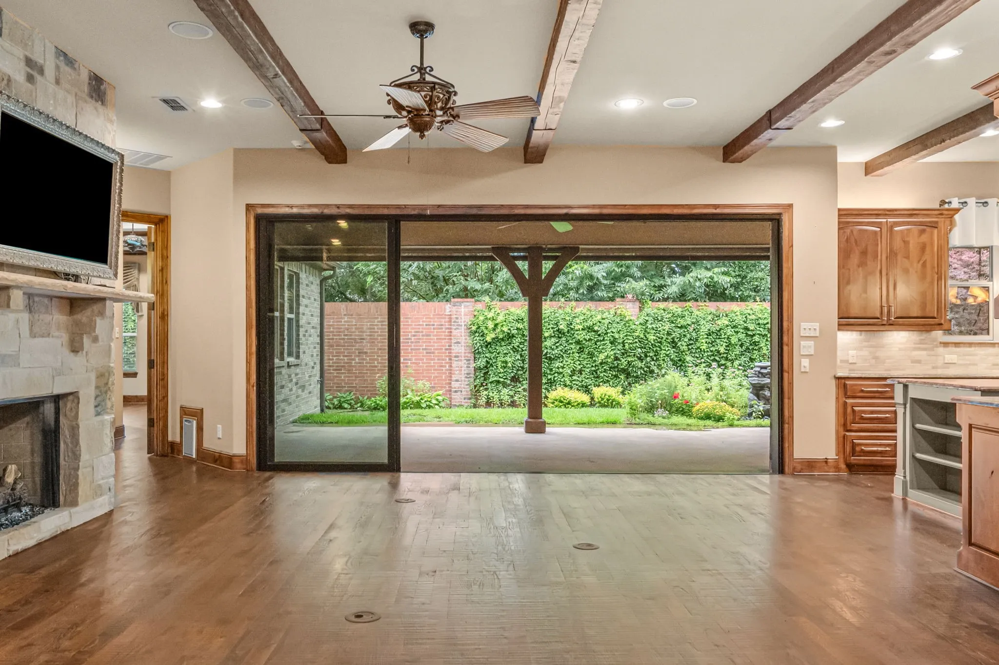 Single Family Residence For Sale in Tarrant County , 4532 Elm River Court, Fort Worth, Texas 76116, 4 Bedroom, 4 Bathroom, 2 Garage spaces, 4,118 Sqft, built in 2013, mls#21297168, Real Estate Agent in Fort Worth, Homes For Sale in Tarrant county, Homes For Sale in Fort Worth, Realtor in Fort Worth Texas, Real Estate Brokerage Independent Realty Texas, Luminita Cordes Realtor