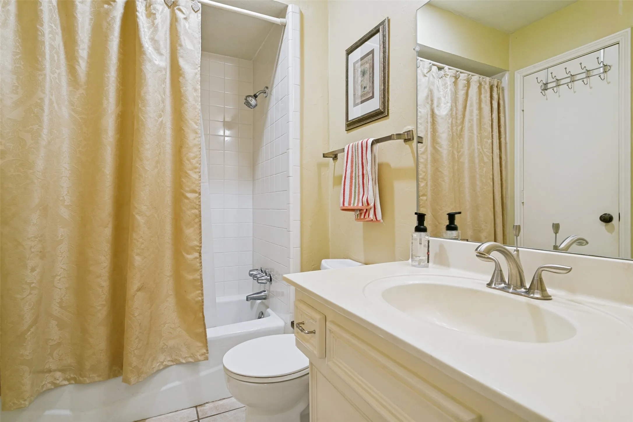 Single Family Residence For Sale in Dallas County , 2731 Wagonwheel Drive, Carrollton, Texas 75006, 4 Bedroom, 3 Bathroom, 2 Garage spaces, 2,760 Sqft, built in 1974, mls#21307088, Real Estate Agent in Carrollton, Homes For Sale in Dallas county, Homes For Sale in Carrollton, Realtor in Carrollton Texas, Real Estate Brokerage Independent Realty Texas, Luminita Cordes Realtor