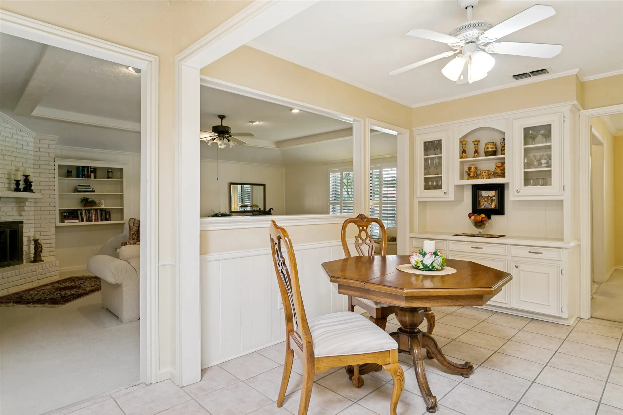 Single Family Residence For Sale in Dallas County , 2731 Wagonwheel Drive, Carrollton, Texas 75006, 4 Bedroom, 3 Bathroom, 2 Garage spaces, 2,760 Sqft, built in 1974, mls#21307088, Real Estate Agent in Carrollton, Homes For Sale in Dallas county, Homes For Sale in Carrollton, Realtor in Carrollton Texas, Real Estate Brokerage Independent Realty Texas, Luminita Cordes Realtor