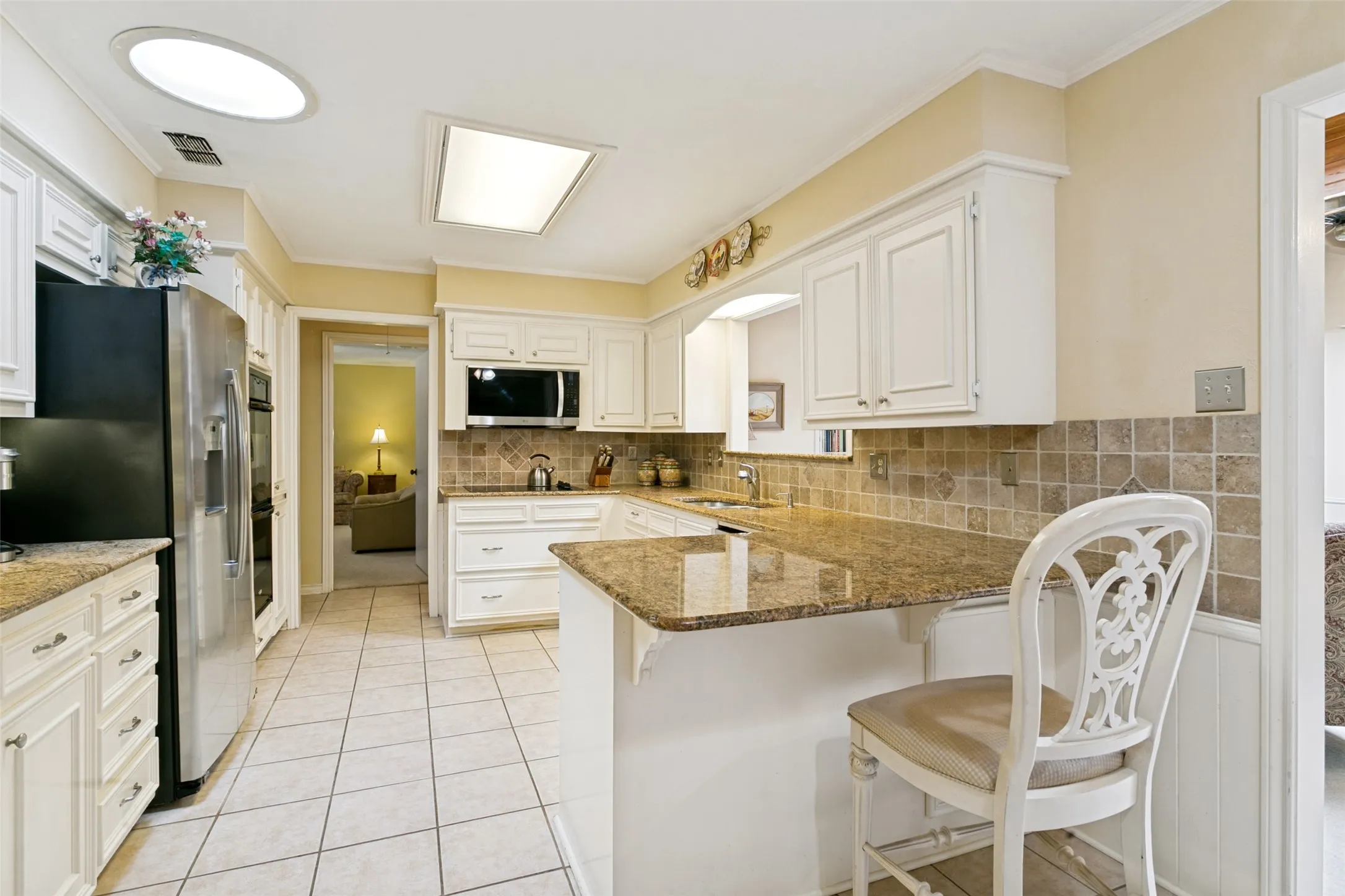 Single Family Residence For Sale in Dallas County , 2731 Wagonwheel Drive, Carrollton, Texas 75006, 4 Bedroom, 3 Bathroom, 2 Garage spaces, 2,760 Sqft, built in 1974, mls#21307088, Real Estate Agent in Carrollton, Homes For Sale in Dallas county, Homes For Sale in Carrollton, Realtor in Carrollton Texas, Real Estate Brokerage Independent Realty Texas, Luminita Cordes Realtor