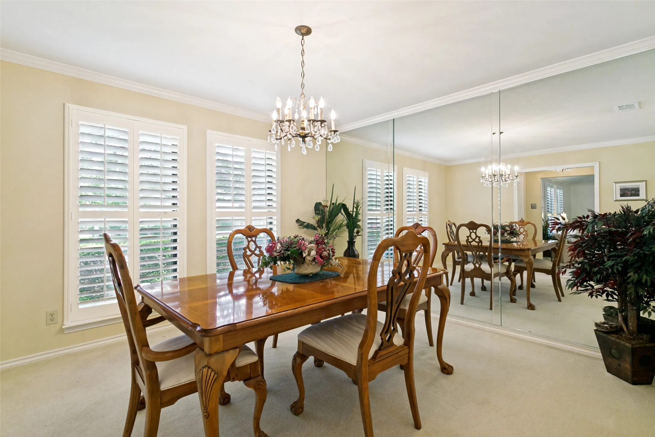 Single Family Residence For Sale in Dallas County , 2731 Wagonwheel Drive, Carrollton, Texas 75006, 4 Bedroom, 3 Bathroom, 2 Garage spaces, 2,760 Sqft, built in 1974, mls#21307088, Real Estate Agent in Carrollton, Homes For Sale in Dallas county, Homes For Sale in Carrollton, Realtor in Carrollton Texas, Real Estate Brokerage Independent Realty Texas, Luminita Cordes Realtor