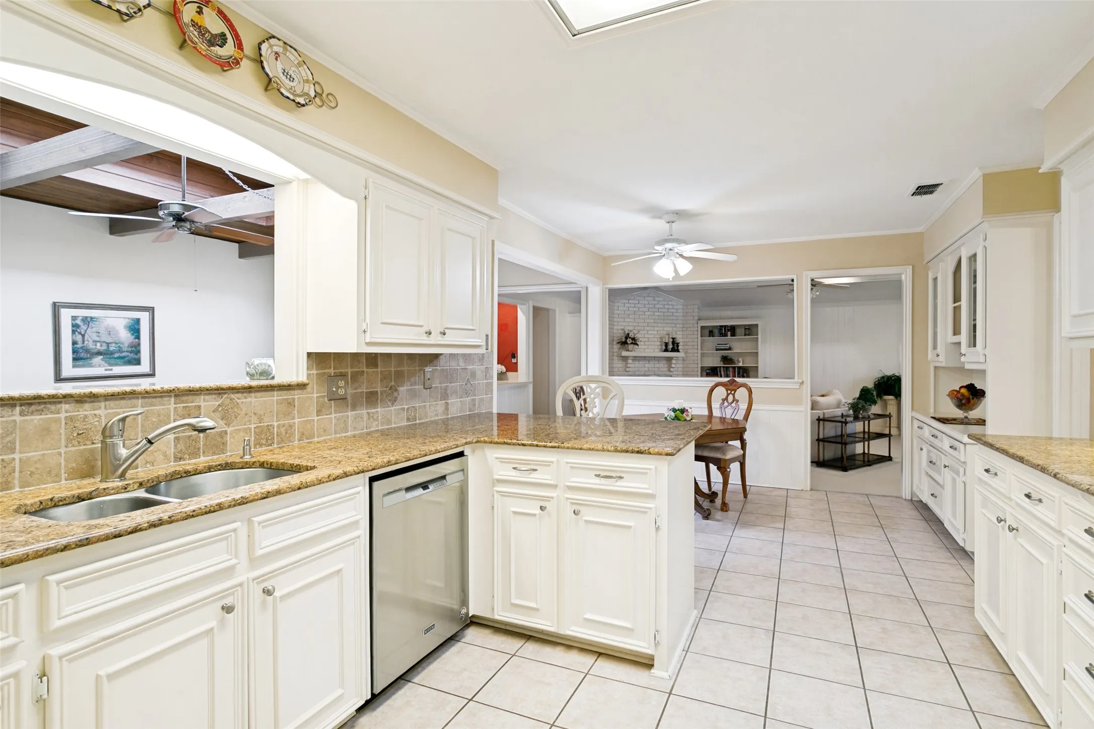 Single Family Residence For Sale in Dallas County , 2731 Wagonwheel Drive, Carrollton, Texas 75006, 4 Bedroom, 3 Bathroom, 2 Garage spaces, 2,760 Sqft, built in 1974, mls#21307088, Real Estate Agent in Carrollton, Homes For Sale in Dallas county, Homes For Sale in Carrollton, Realtor in Carrollton Texas, Real Estate Brokerage Independent Realty Texas, Luminita Cordes Realtor