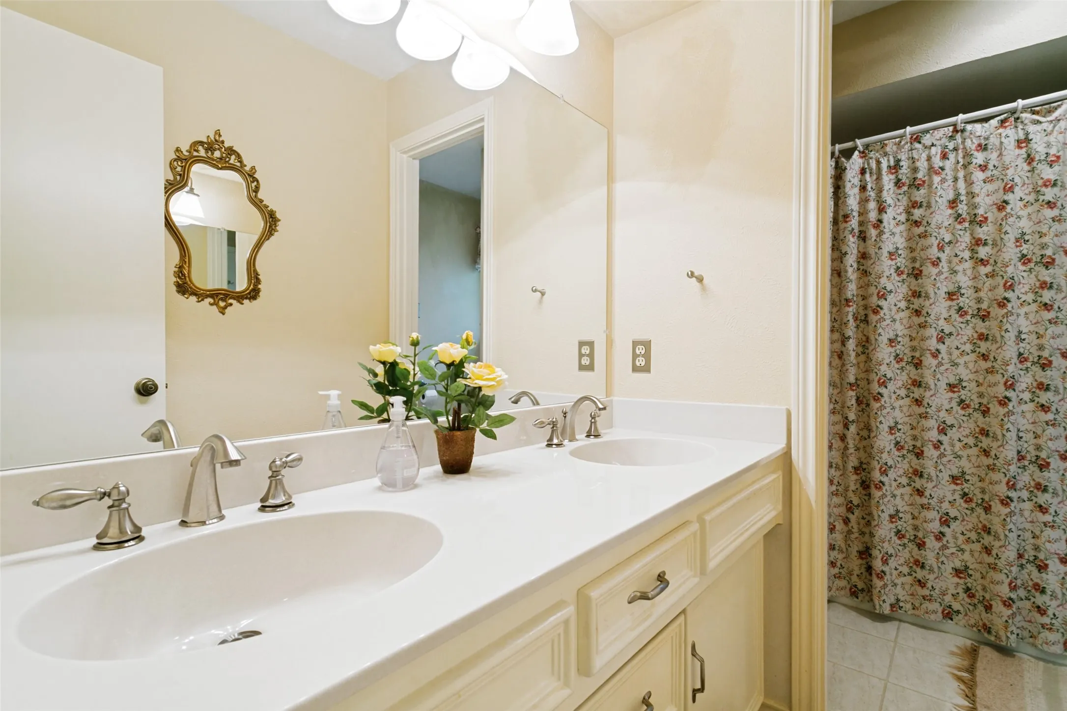Single Family Residence For Sale in Dallas County , 2731 Wagonwheel Drive, Carrollton, Texas 75006, 4 Bedroom, 3 Bathroom, 2 Garage spaces, 2,760 Sqft, built in 1974, mls#21307088, Real Estate Agent in Carrollton, Homes For Sale in Dallas county, Homes For Sale in Carrollton, Realtor in Carrollton Texas, Real Estate Brokerage Independent Realty Texas, Luminita Cordes Realtor