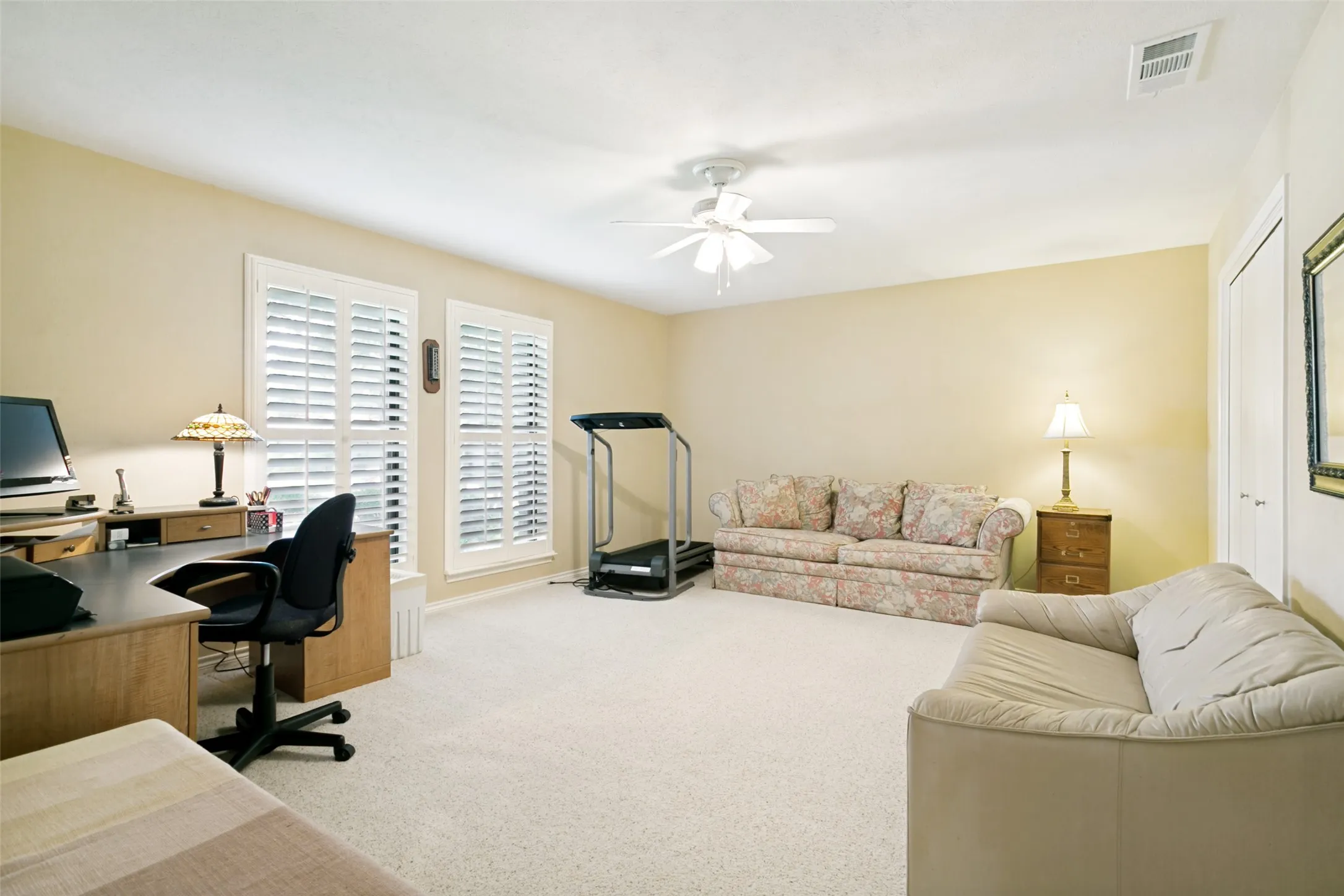 Single Family Residence For Sale in Dallas County , 2731 Wagonwheel Drive, Carrollton, Texas 75006, 4 Bedroom, 3 Bathroom, 2 Garage spaces, 2,760 Sqft, built in 1974, mls#21307088, Real Estate Agent in Carrollton, Homes For Sale in Dallas county, Homes For Sale in Carrollton, Realtor in Carrollton Texas, Real Estate Brokerage Independent Realty Texas, Luminita Cordes Realtor