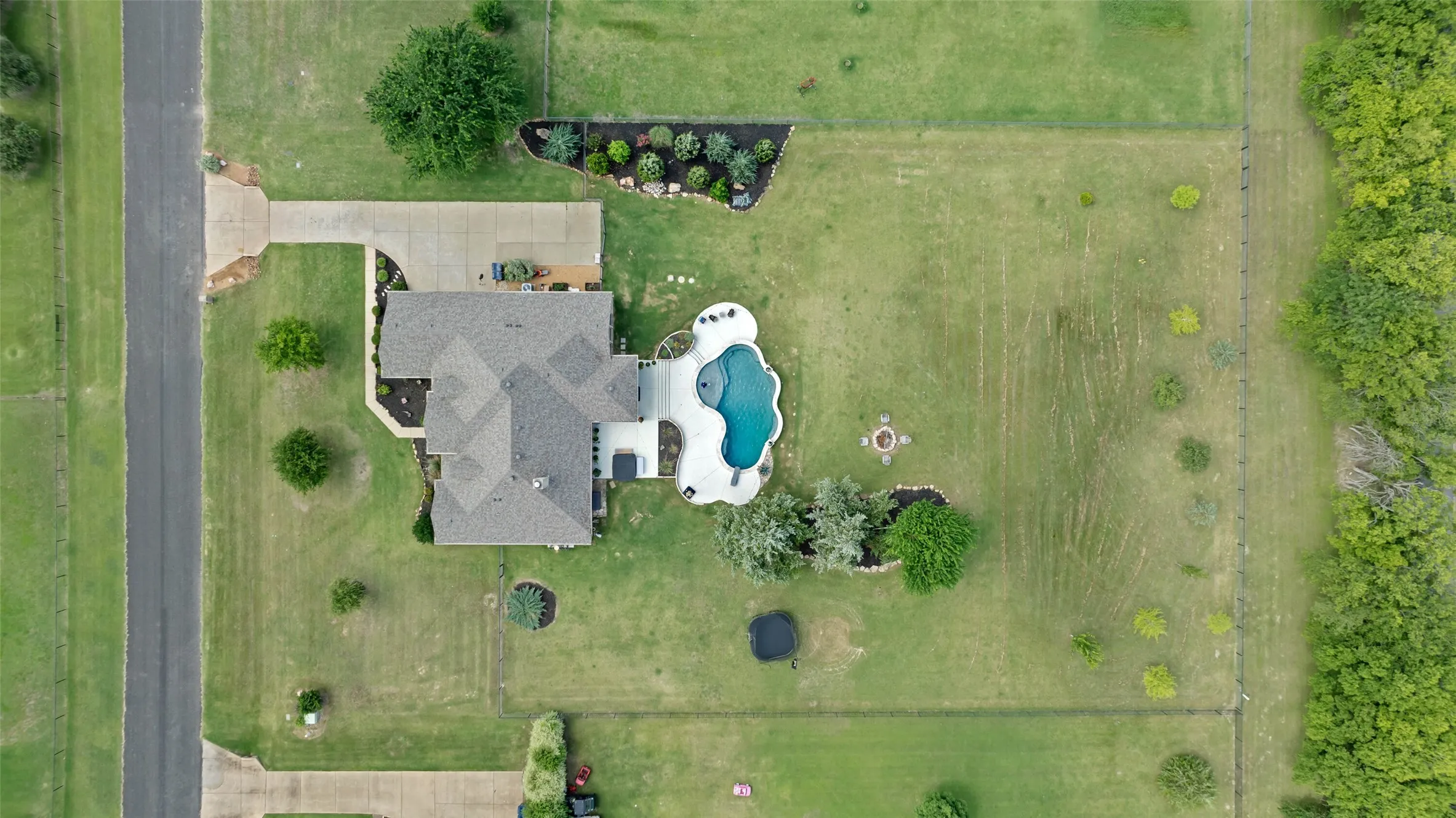 Single Family Residence For Sale in Collin County , 5044 Dogwood Drive, Celina, Texas 75009, 4 Bedroom, 3 Bathroom, 3 Garage spaces, 2,550 Sqft, built in 2014, mls#21302165, Real Estate Agent in Celina, Homes For Sale in Collin county, Homes For Sale in Celina, Realtor in Celina Texas, Real Estate Brokerage Independent Realty Texas, Luminita Cordes Realtor