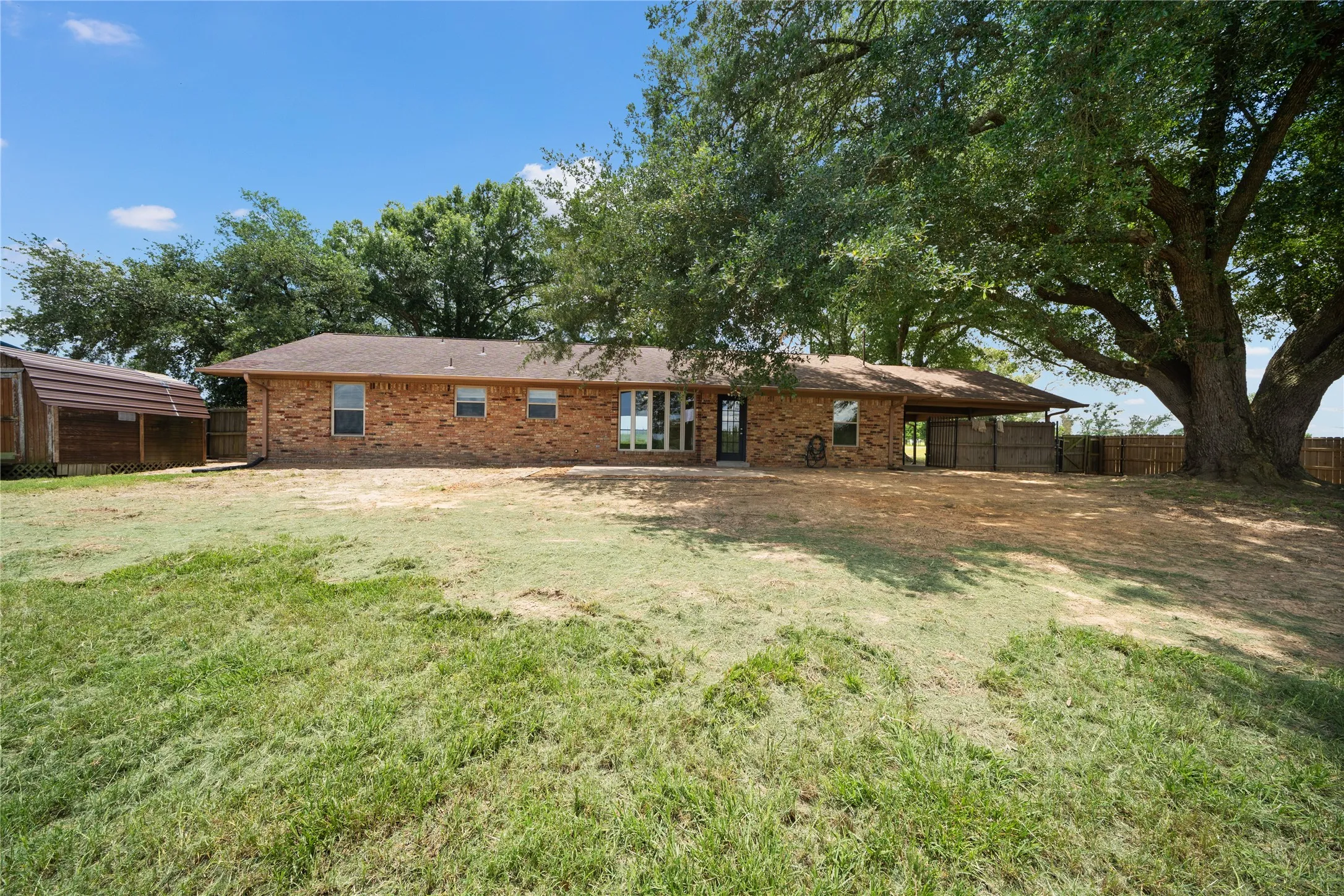 Single Family Residence For Sale in Smith County , 11654 Fm 2868, Flint, Texas 75762, 4 Bedroom, 2 Bathroom, Garage spaces, 1,827 Sqft, built in 1964, mls#21307245, Real Estate Agent in Flint, Homes For Sale in Smith county, Homes For Sale in Flint, Realtor in Flint Texas, Real Estate Brokerage Independent Realty Texas, Luminita Cordes Realtor