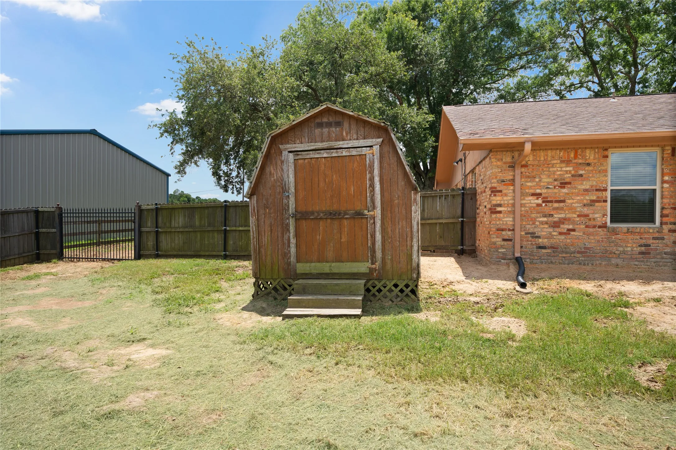 Single Family Residence For Sale in Smith County , 11654 Fm 2868, Flint, Texas 75762, 4 Bedroom, 2 Bathroom, Garage spaces, 1,827 Sqft, built in 1964, mls#21307245, Real Estate Agent in Flint, Homes For Sale in Smith county, Homes For Sale in Flint, Realtor in Flint Texas, Real Estate Brokerage Independent Realty Texas, Luminita Cordes Realtor