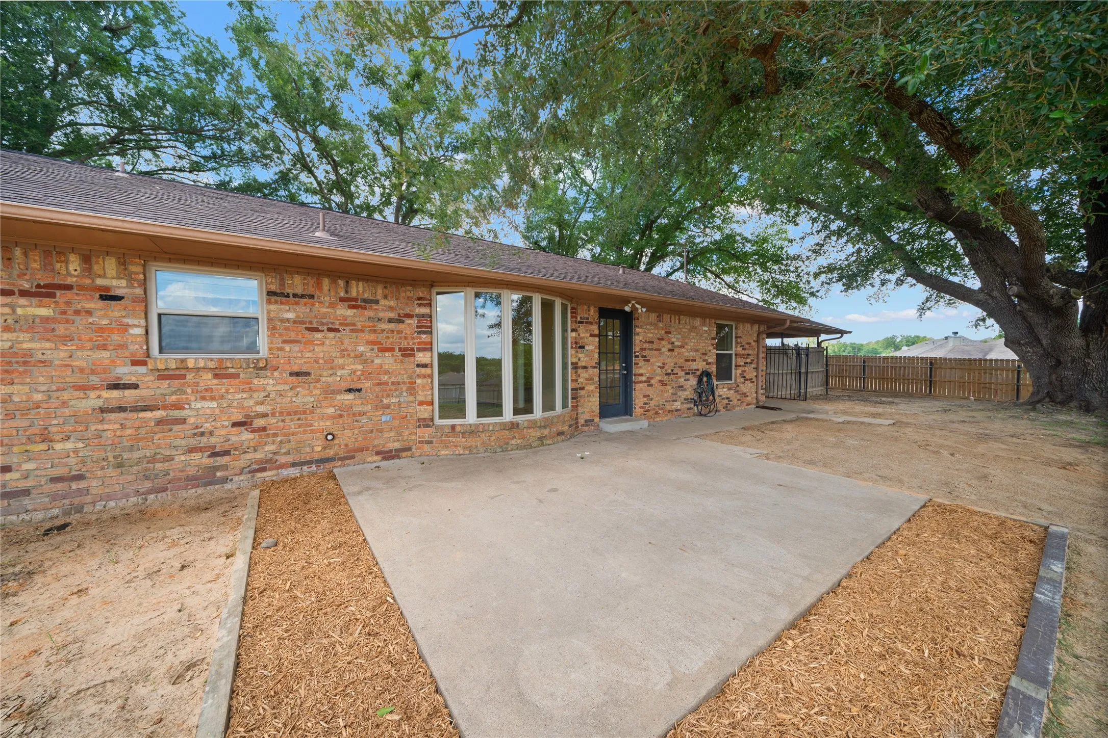 Single Family Residence For Sale in Smith County , 11654 Fm 2868, Flint, Texas 75762, 4 Bedroom, 2 Bathroom, Garage spaces, 1,827 Sqft, built in 1964, mls#21307245, Real Estate Agent in Flint, Homes For Sale in Smith county, Homes For Sale in Flint, Realtor in Flint Texas, Real Estate Brokerage Independent Realty Texas, Luminita Cordes Realtor