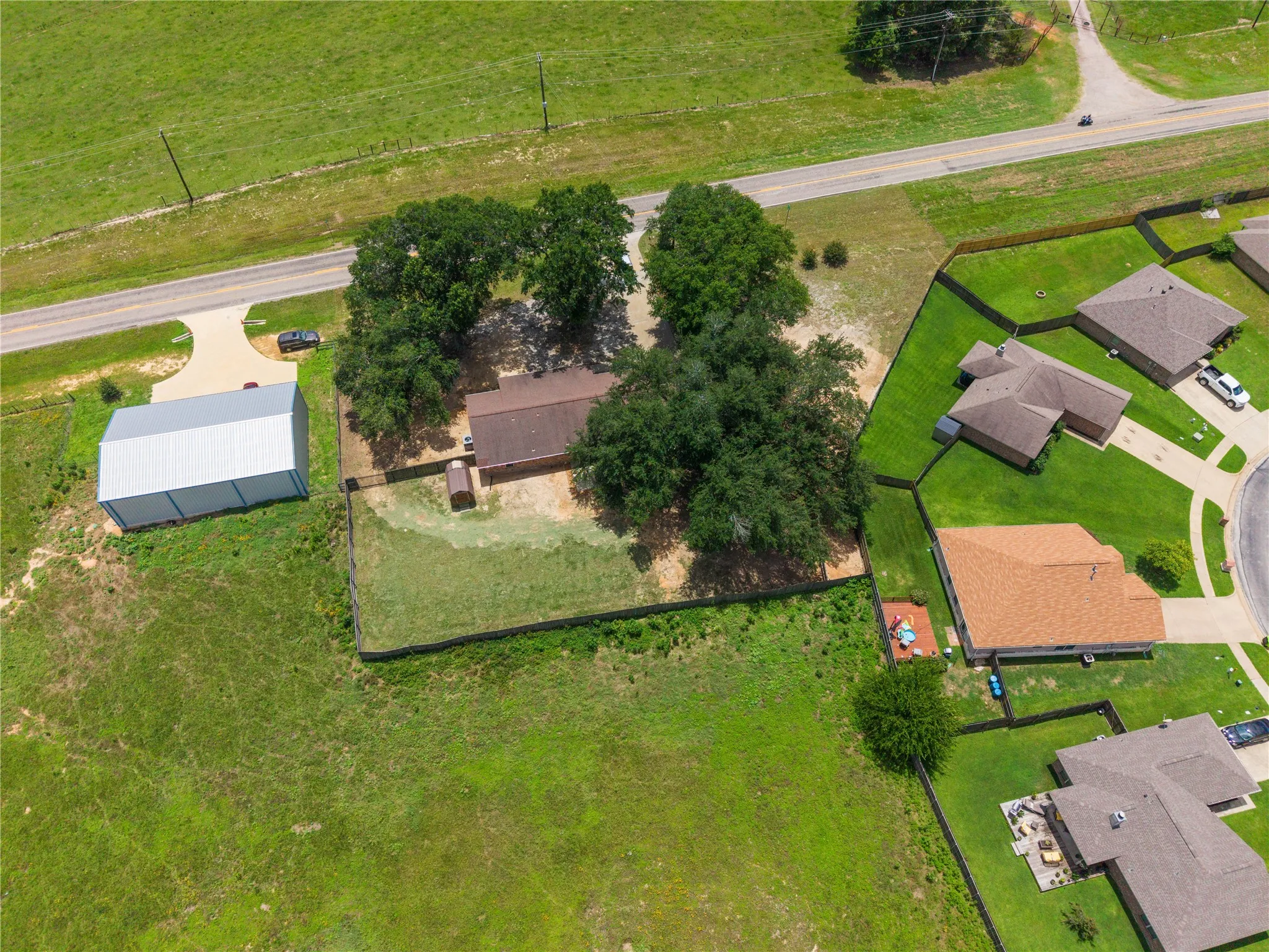 Single Family Residence For Sale in Smith County , 11654 Fm 2868, Flint, Texas 75762, 4 Bedroom, 2 Bathroom, Garage spaces, 1,827 Sqft, built in 1964, mls#21307245, Real Estate Agent in Flint, Homes For Sale in Smith county, Homes For Sale in Flint, Realtor in Flint Texas, Real Estate Brokerage Independent Realty Texas, Luminita Cordes Realtor
