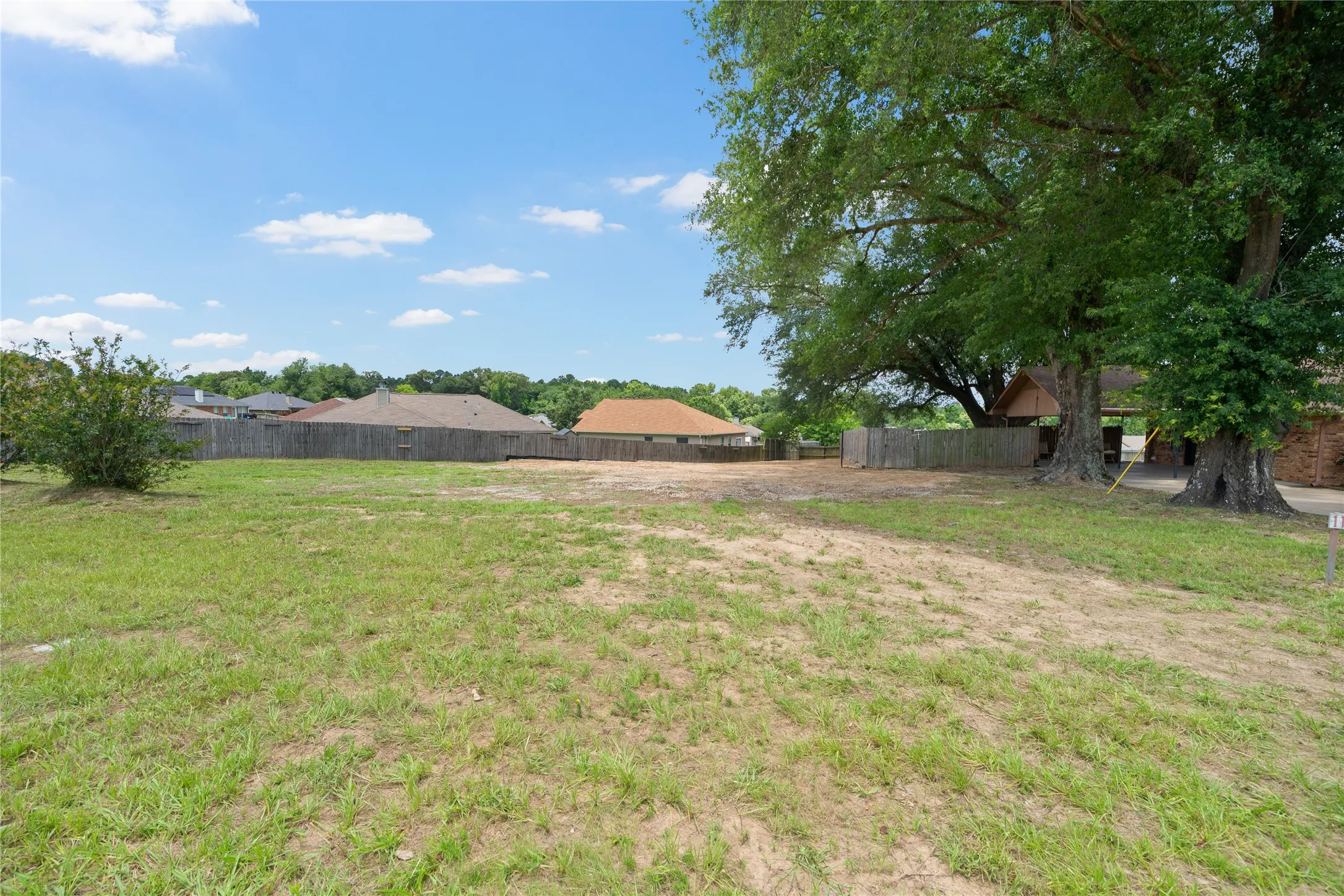 Single Family Residence For Sale in Smith County , 11654 Fm 2868, Flint, Texas 75762, 4 Bedroom, 2 Bathroom, Garage spaces, 1,827 Sqft, built in 1964, mls#21307245, Real Estate Agent in Flint, Homes For Sale in Smith county, Homes For Sale in Flint, Realtor in Flint Texas, Real Estate Brokerage Independent Realty Texas, Luminita Cordes Realtor