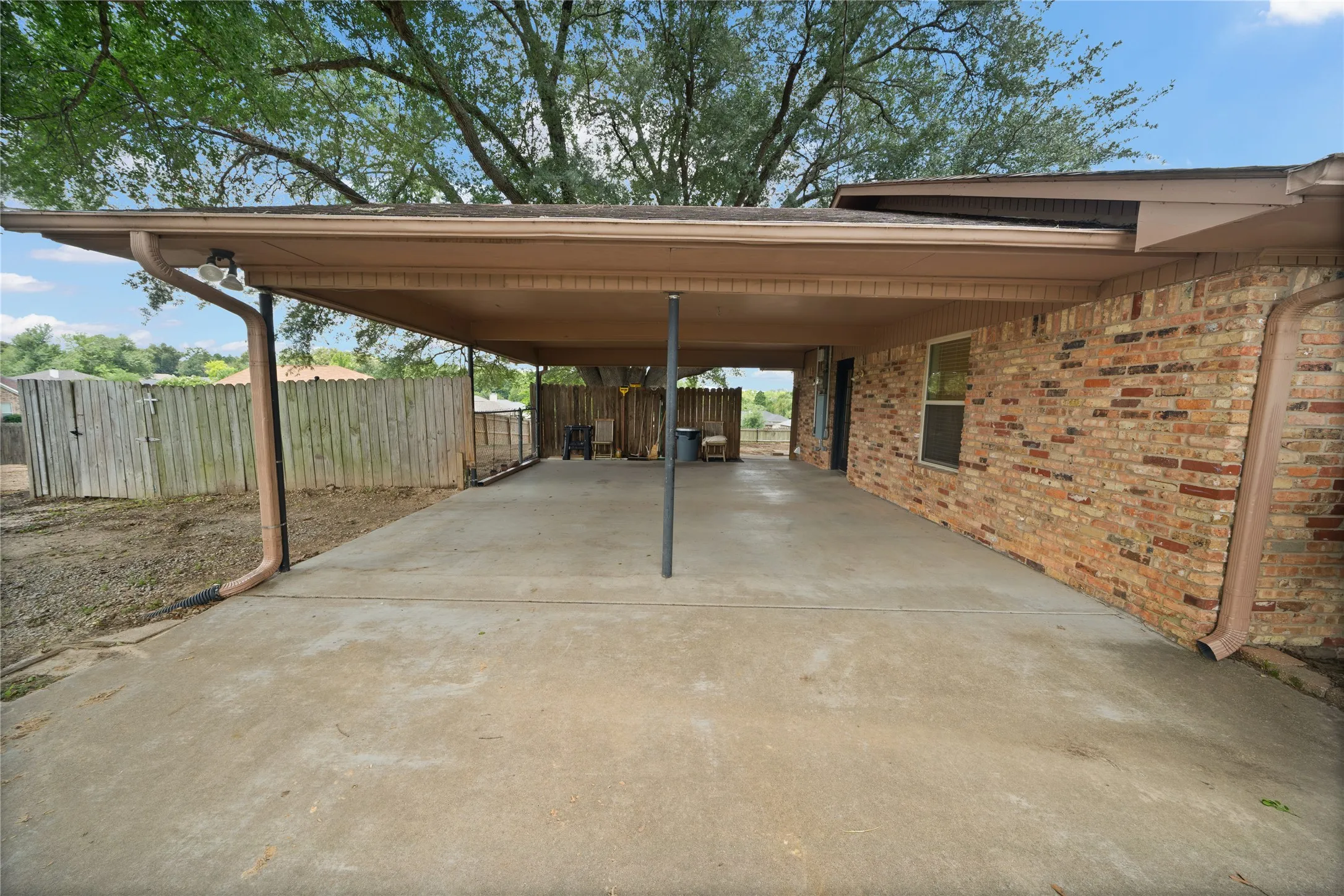 Single Family Residence For Sale in Smith County , 11654 Fm 2868, Flint, Texas 75762, 4 Bedroom, 2 Bathroom, Garage spaces, 1,827 Sqft, built in 1964, mls#21307245, Real Estate Agent in Flint, Homes For Sale in Smith county, Homes For Sale in Flint, Realtor in Flint Texas, Real Estate Brokerage Independent Realty Texas, Luminita Cordes Realtor