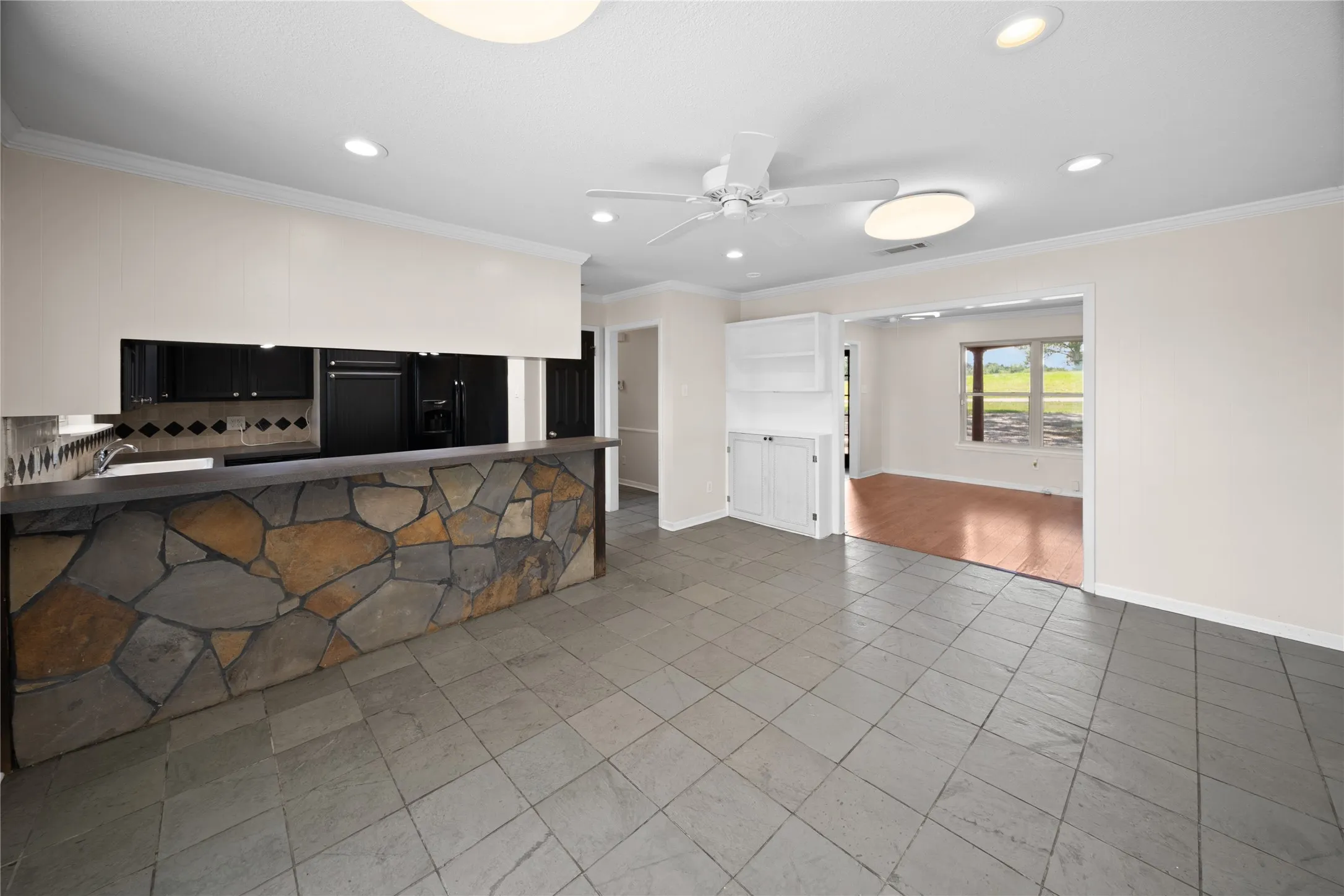 Single Family Residence For Sale in Smith County , 11654 Fm 2868, Flint, Texas 75762, 4 Bedroom, 2 Bathroom, Garage spaces, 1,827 Sqft, built in 1964, mls#21307245, Real Estate Agent in Flint, Homes For Sale in Smith county, Homes For Sale in Flint, Realtor in Flint Texas, Real Estate Brokerage Independent Realty Texas, Luminita Cordes Realtor