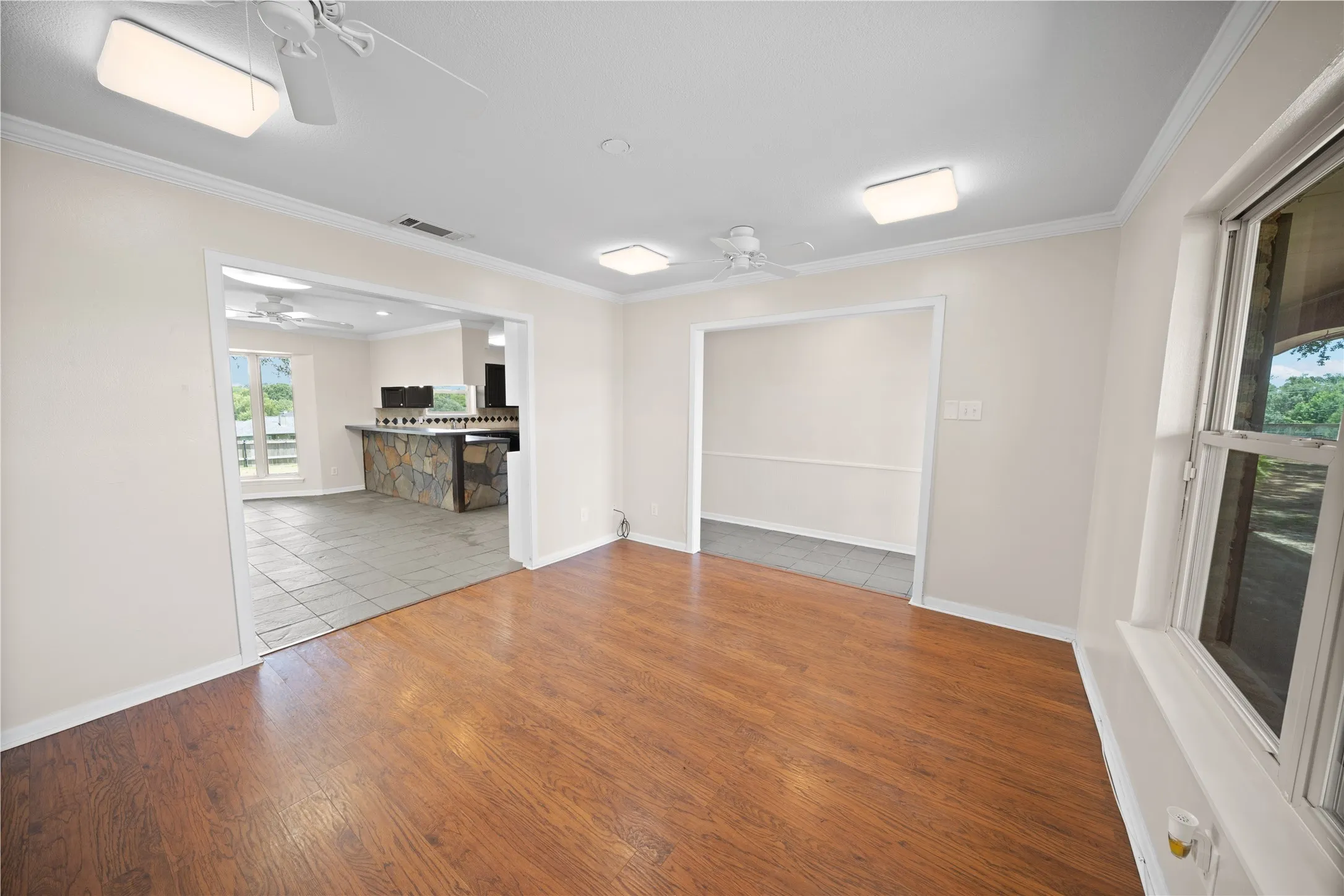 Single Family Residence For Sale in Smith County , 11654 Fm 2868, Flint, Texas 75762, 4 Bedroom, 2 Bathroom, Garage spaces, 1,827 Sqft, built in 1964, mls#21307245, Real Estate Agent in Flint, Homes For Sale in Smith county, Homes For Sale in Flint, Realtor in Flint Texas, Real Estate Brokerage Independent Realty Texas, Luminita Cordes Realtor