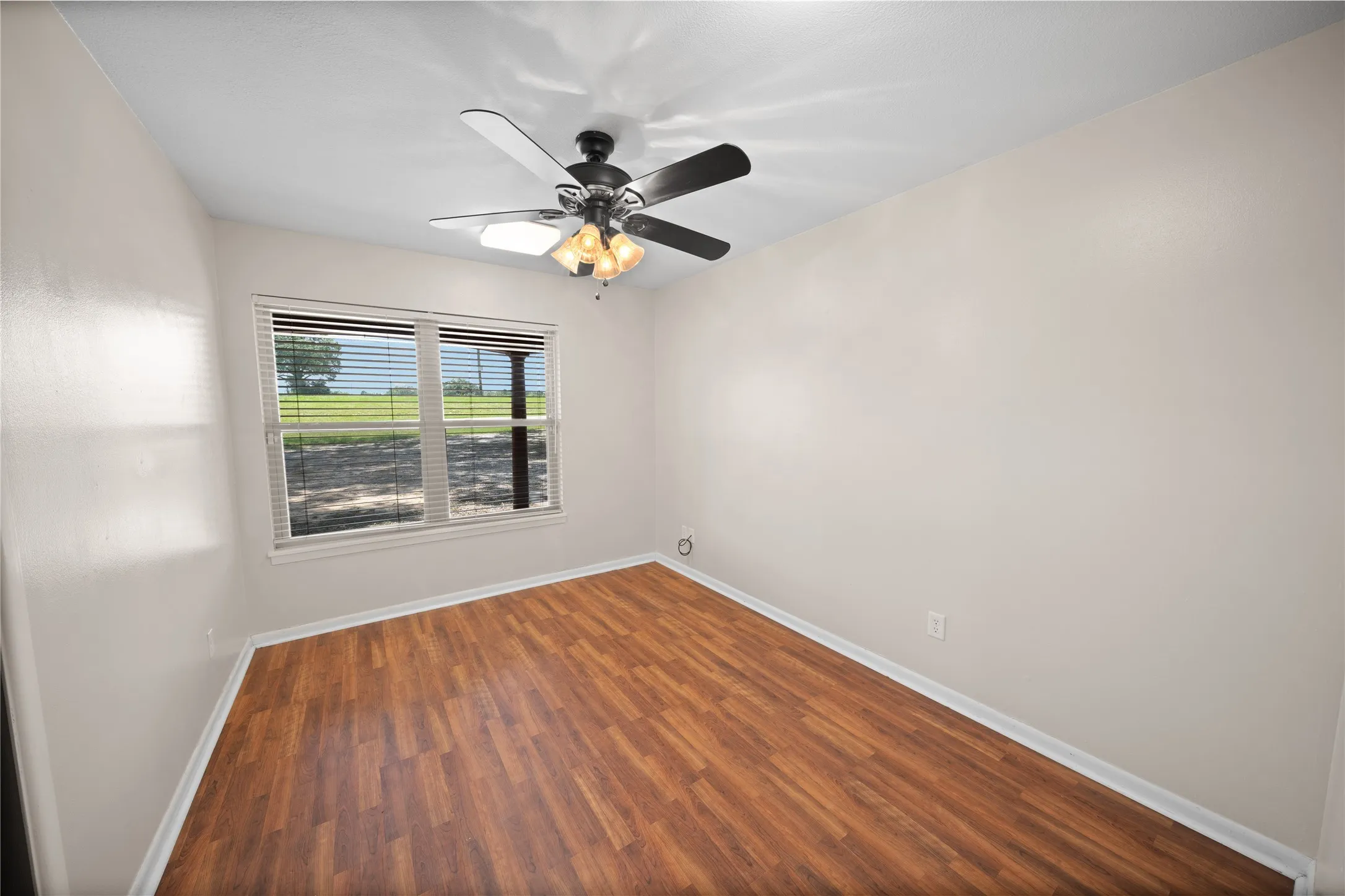 Single Family Residence For Sale in Smith County , 11654 Fm 2868, Flint, Texas 75762, 4 Bedroom, 2 Bathroom, Garage spaces, 1,827 Sqft, built in 1964, mls#21307245, Real Estate Agent in Flint, Homes For Sale in Smith county, Homes For Sale in Flint, Realtor in Flint Texas, Real Estate Brokerage Independent Realty Texas, Luminita Cordes Realtor