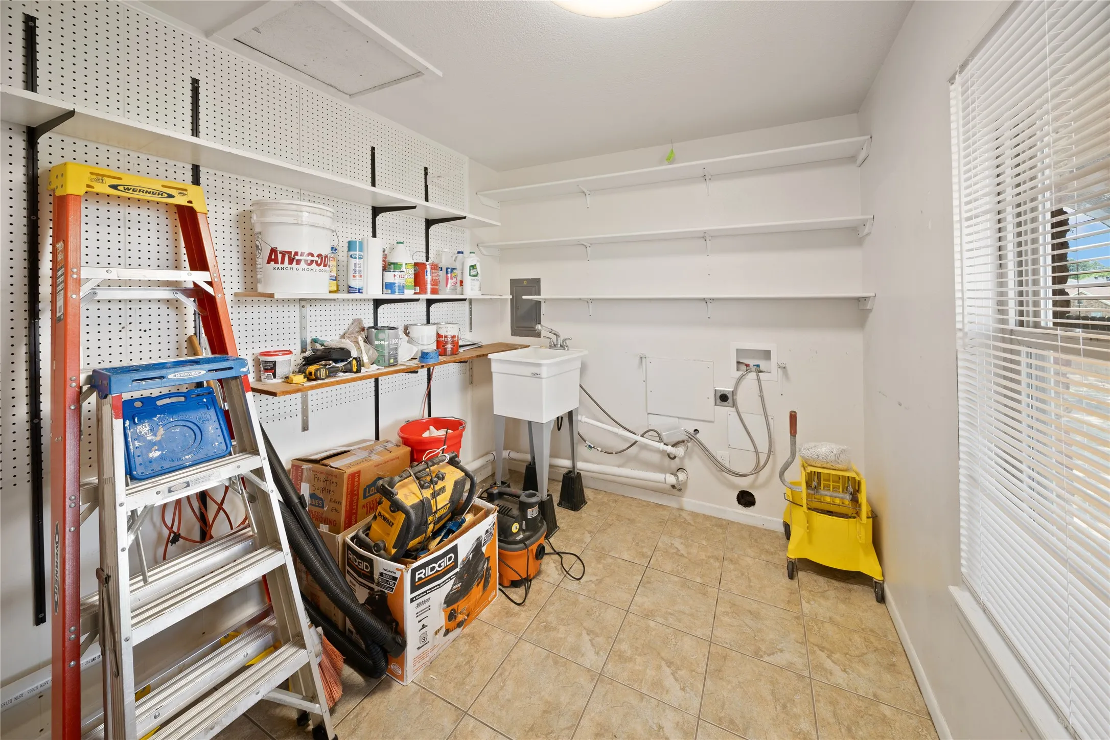 Single Family Residence For Sale in Smith County , 11654 Fm 2868, Flint, Texas 75762, 4 Bedroom, 2 Bathroom, Garage spaces, 1,827 Sqft, built in 1964, mls#21307245, Real Estate Agent in Flint, Homes For Sale in Smith county, Homes For Sale in Flint, Realtor in Flint Texas, Real Estate Brokerage Independent Realty Texas, Luminita Cordes Realtor