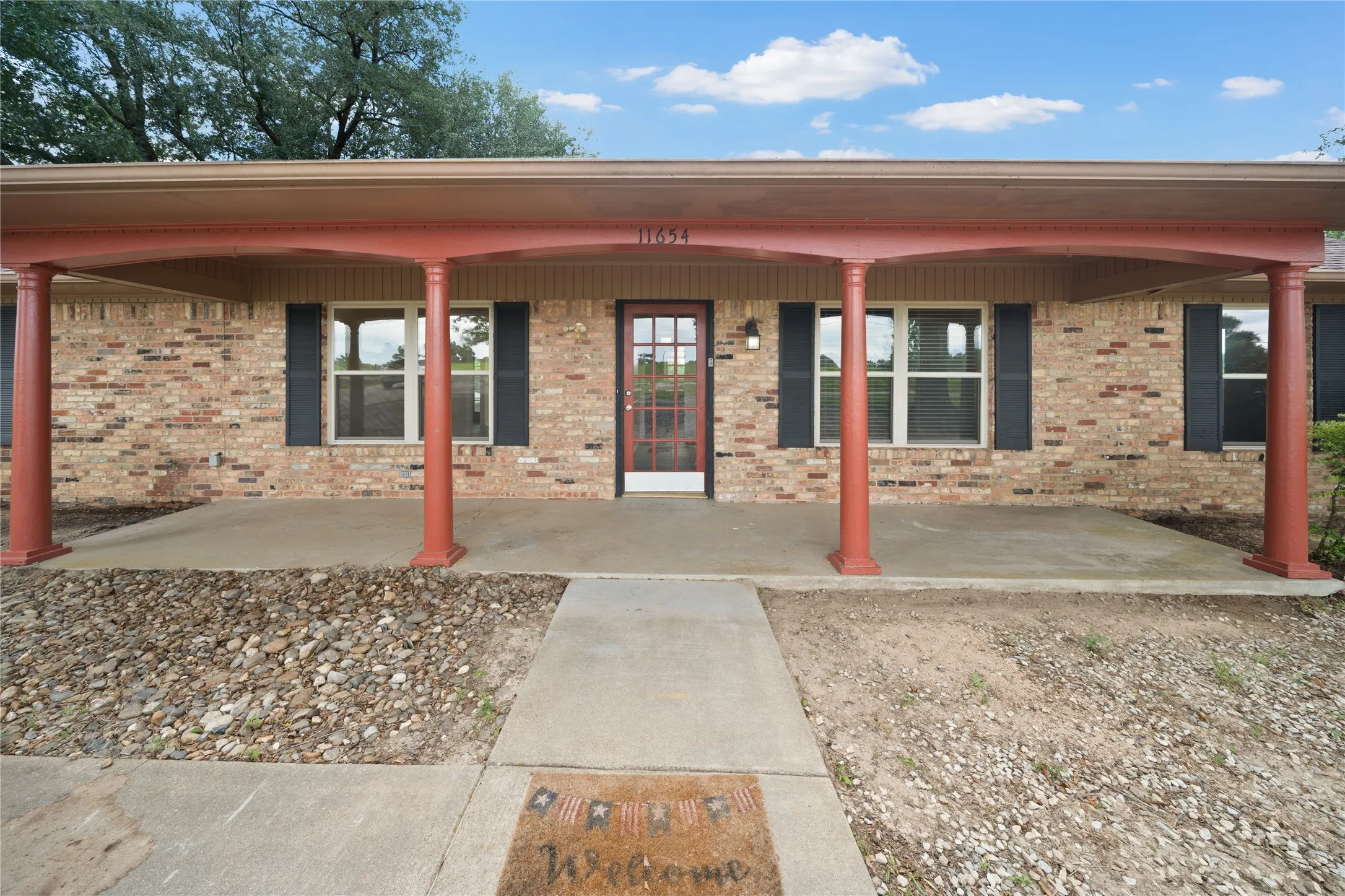 Single Family Residence For Sale in Smith County , 11654 Fm 2868, Flint, Texas 75762, 4 Bedroom, 2 Bathroom, Garage spaces, 1,827 Sqft, built in 1964, mls#21307245, Real Estate Agent in Flint, Homes For Sale in Smith county, Homes For Sale in Flint, Realtor in Flint Texas, Real Estate Brokerage Independent Realty Texas, Luminita Cordes Realtor