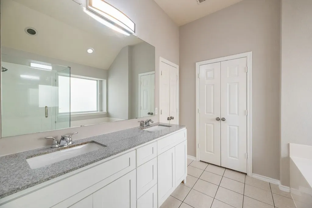 Single Family Residence For Sale in Tarrant County , 4736 Emerald Trace Way, Fort Worth, Texas 76244, 4 Bedroom, 2 Bathroom, 2 Garage spaces, 2,416 Sqft, built in 2001, mls#21307265, Real Estate Agent in Fort Worth, Homes For Sale in Tarrant county, Homes For Sale in Fort Worth, Realtor in Fort Worth Texas, Real Estate Brokerage Independent Realty Texas, Luminita Cordes Realtor
