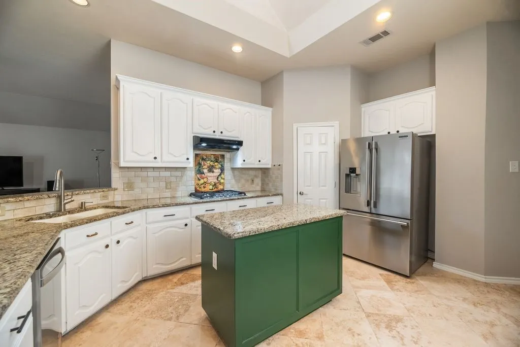 Single Family Residence For Sale in Tarrant County , 4736 Emerald Trace Way, Fort Worth, Texas 76244, 4 Bedroom, 2 Bathroom, 2 Garage spaces, 2,416 Sqft, built in 2001, mls#21307265, Real Estate Agent in Fort Worth, Homes For Sale in Tarrant county, Homes For Sale in Fort Worth, Realtor in Fort Worth Texas, Real Estate Brokerage Independent Realty Texas, Luminita Cordes Realtor
