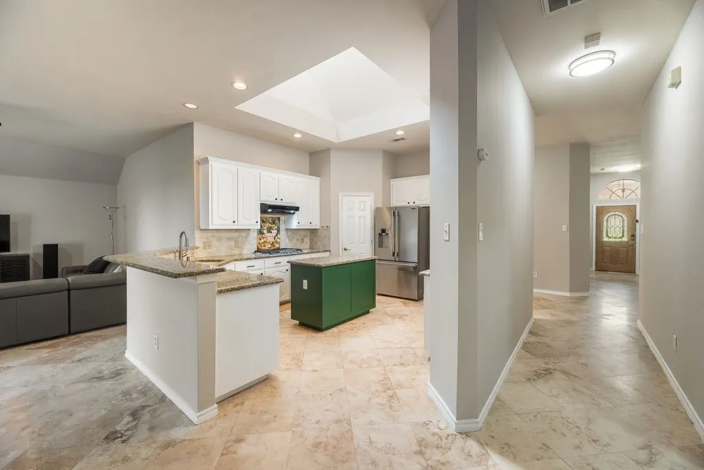 Single Family Residence For Sale in Tarrant County , 4736 Emerald Trace Way, Fort Worth, Texas 76244, 4 Bedroom, 2 Bathroom, 2 Garage spaces, 2,416 Sqft, built in 2001, mls#21307265, Real Estate Agent in Fort Worth, Homes For Sale in Tarrant county, Homes For Sale in Fort Worth, Realtor in Fort Worth Texas, Real Estate Brokerage Independent Realty Texas, Luminita Cordes Realtor