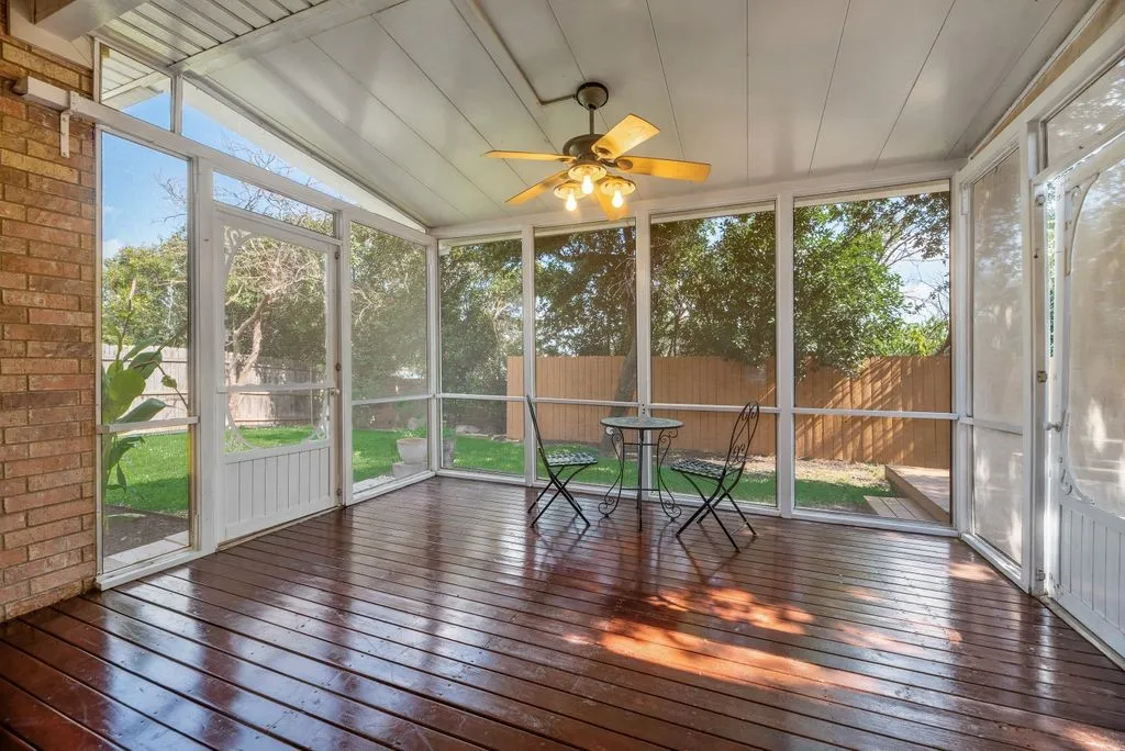 Single Family Residence For Sale in Tarrant County , 4736 Emerald Trace Way, Fort Worth, Texas 76244, 4 Bedroom, 2 Bathroom, 2 Garage spaces, 2,416 Sqft, built in 2001, mls#21307265, Real Estate Agent in Fort Worth, Homes For Sale in Tarrant county, Homes For Sale in Fort Worth, Realtor in Fort Worth Texas, Real Estate Brokerage Independent Realty Texas, Luminita Cordes Realtor