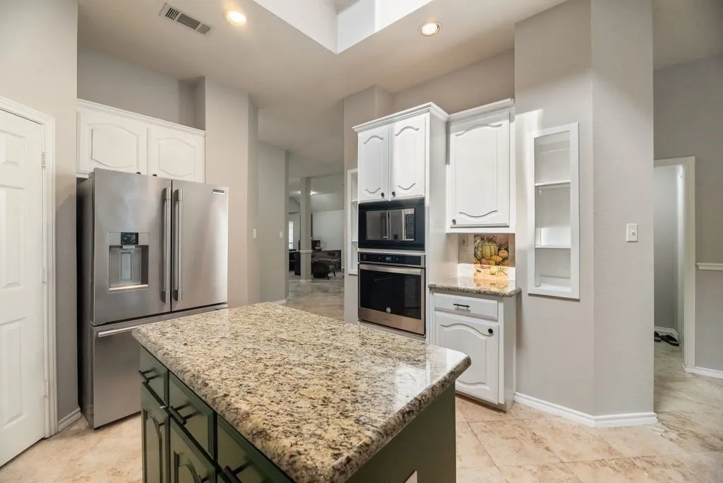 Single Family Residence For Sale in Tarrant County , 4736 Emerald Trace Way, Fort Worth, Texas 76244, 4 Bedroom, 2 Bathroom, 2 Garage spaces, 2,416 Sqft, built in 2001, mls#21307265, Real Estate Agent in Fort Worth, Homes For Sale in Tarrant county, Homes For Sale in Fort Worth, Realtor in Fort Worth Texas, Real Estate Brokerage Independent Realty Texas, Luminita Cordes Realtor