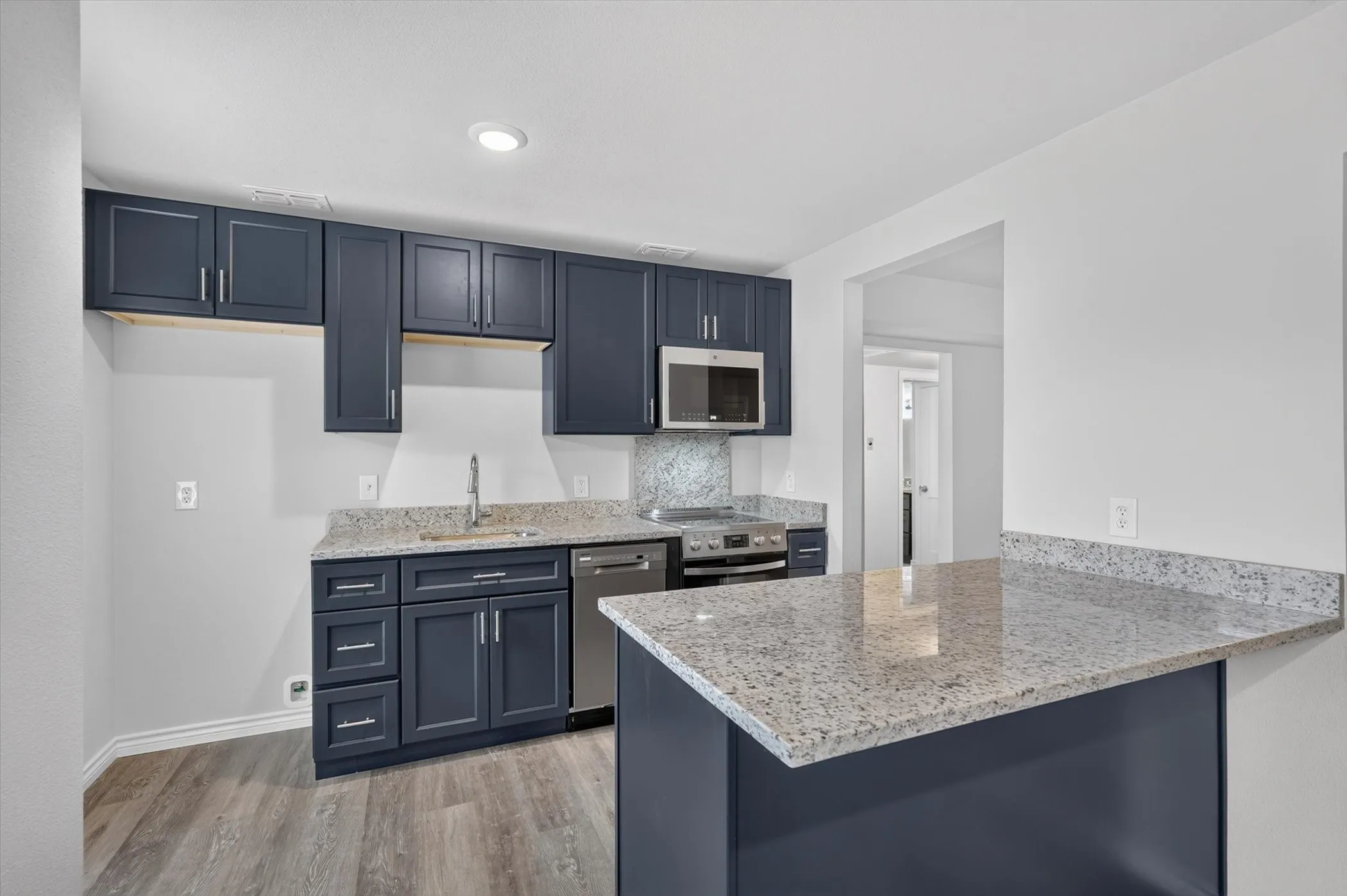 Condominium For Sale in Dallas County , 4652 Matilda Street D, Dallas, Texas 75206, 1 Bedroom, 1 Bathroom, Garage spaces, 738 Sqft, built in 1968, mls#21307255, Real Estate Agent in Dallas, Homes For Sale in Dallas county, Homes For Sale in Dallas, Realtor in Dallas Texas, Real Estate Brokerage Independent Realty Texas, Luminita Cordes Realtor
