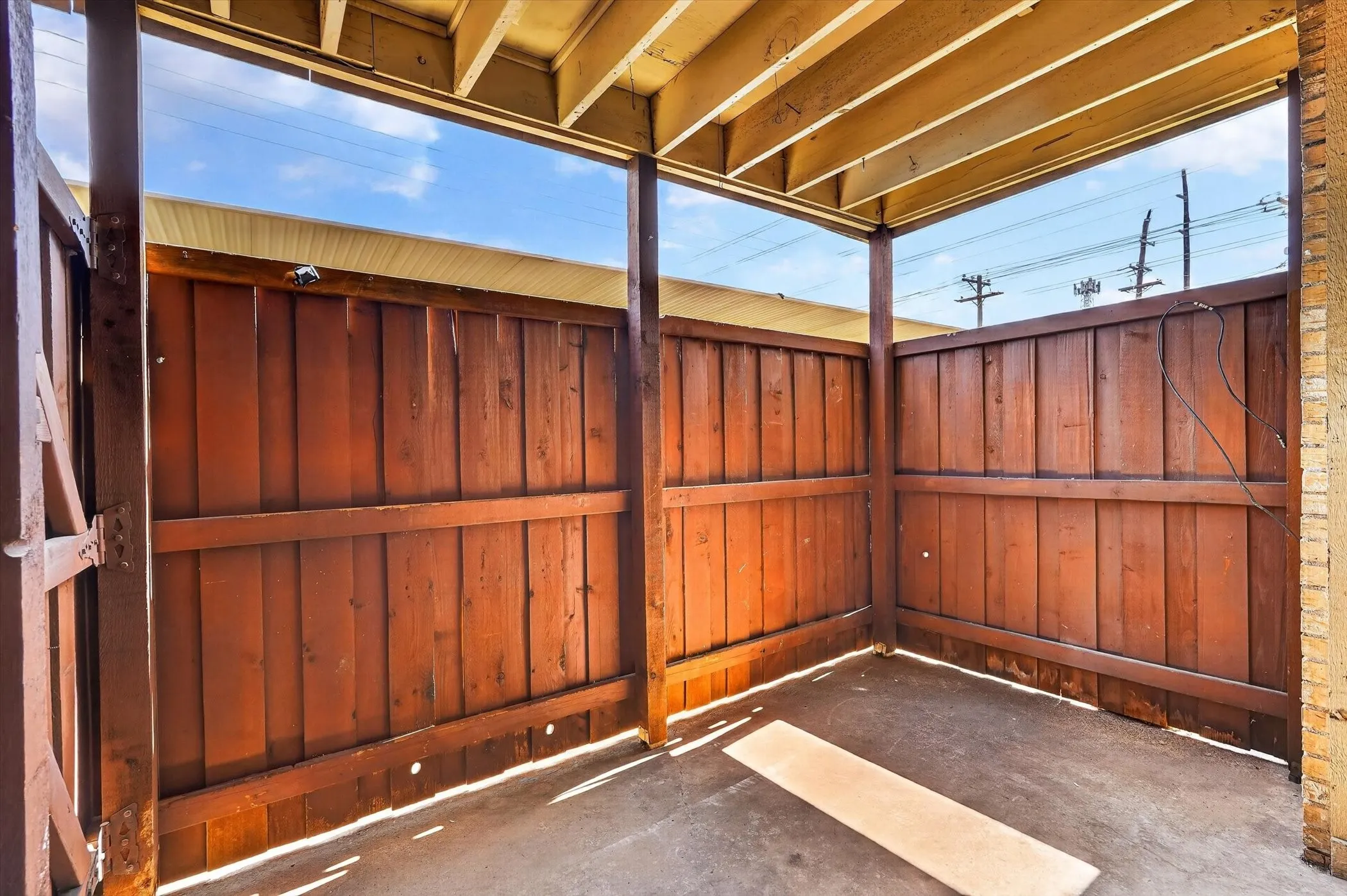 Condominium For Sale in Dallas County , 4652 Matilda Street D, Dallas, Texas 75206, 1 Bedroom, 1 Bathroom, Garage spaces, 738 Sqft, built in 1968, mls#21307255, Real Estate Agent in Dallas, Homes For Sale in Dallas county, Homes For Sale in Dallas, Realtor in Dallas Texas, Real Estate Brokerage Independent Realty Texas, Luminita Cordes Realtor