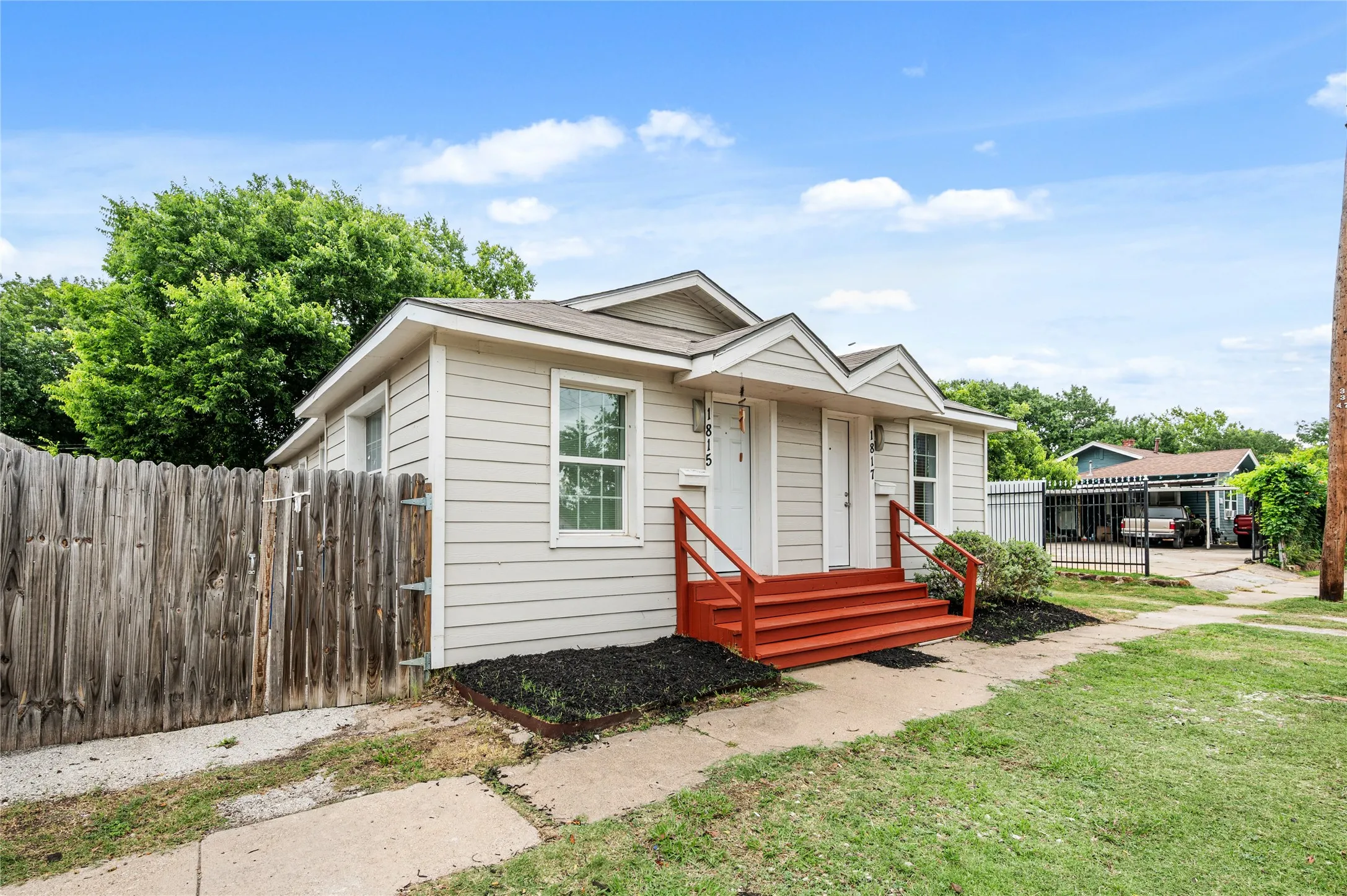 Duplex For Sale in Dallas County , 1815 W Brooklyn Avenue, Dallas, Texas 75208, 2 Bedroom, 2 Bathroom, Garage spaces, 0 Sqft, built in 1924, mls#21304177, Real Estate Agent in Dallas, Homes For Sale in Dallas county, Homes For Sale in Dallas, Realtor in Dallas Texas, Real Estate Brokerage Independent Realty Texas, Luminita Cordes Realtor