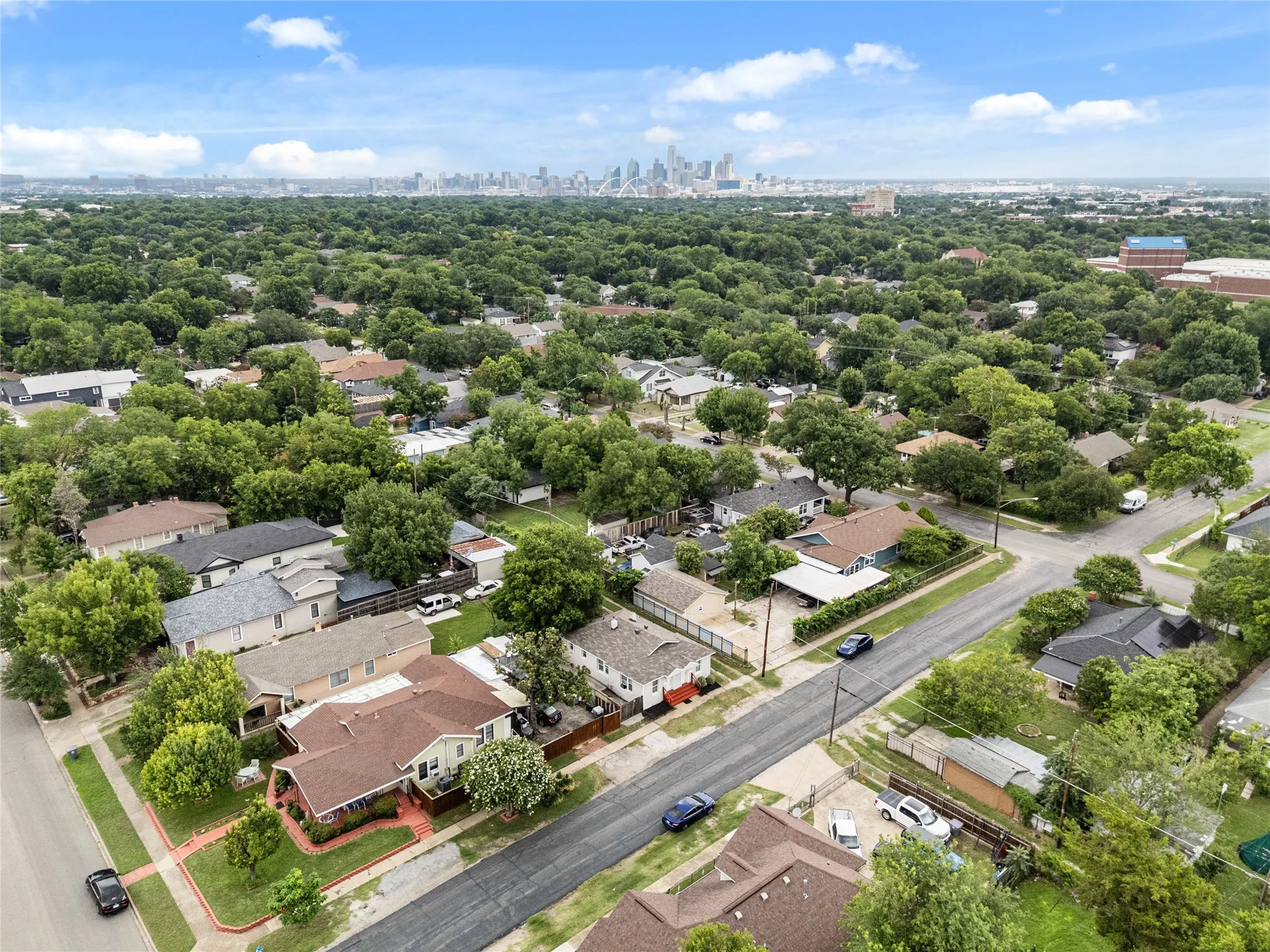Duplex For Sale in Dallas County , 1815 W Brooklyn Avenue, Dallas, Texas 75208, 2 Bedroom, 2 Bathroom, Garage spaces, 0 Sqft, built in 1924, mls#21304177, Real Estate Agent in Dallas, Homes For Sale in Dallas county, Homes For Sale in Dallas, Realtor in Dallas Texas, Real Estate Brokerage Independent Realty Texas, Luminita Cordes Realtor