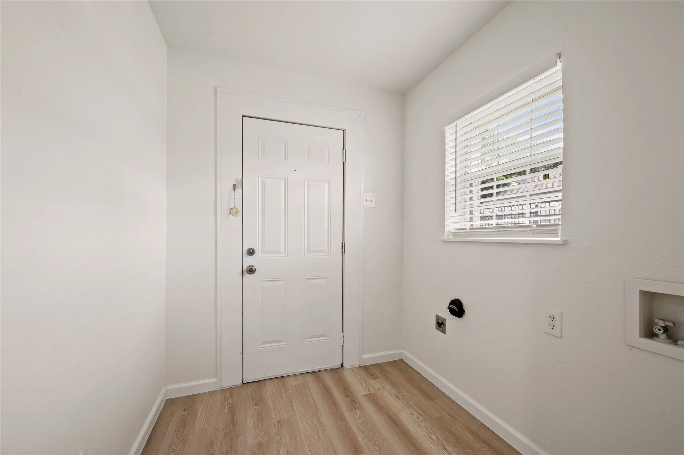Duplex For Sale in Dallas County , 1815 W Brooklyn Avenue, Dallas, Texas 75208, 2 Bedroom, 2 Bathroom, Garage spaces, 0 Sqft, built in 1924, mls#21304177, Real Estate Agent in Dallas, Homes For Sale in Dallas county, Homes For Sale in Dallas, Realtor in Dallas Texas, Real Estate Brokerage Independent Realty Texas, Luminita Cordes Realtor
