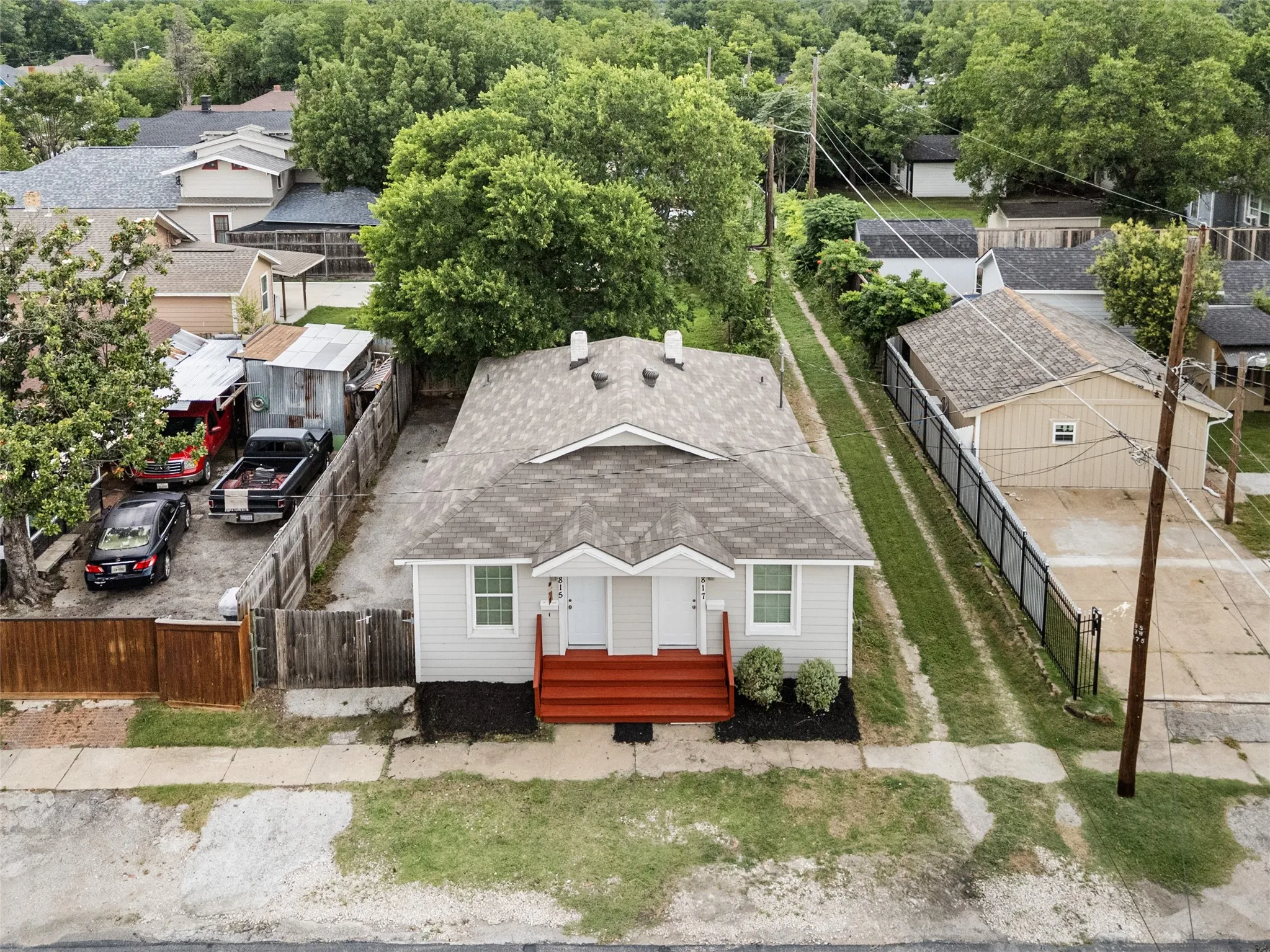 Duplex For Sale in Dallas County , 1815 W Brooklyn Avenue, Dallas, Texas 75208, 2 Bedroom, 2 Bathroom, Garage spaces, 0 Sqft, built in 1924, mls#21304177, Real Estate Agent in Dallas, Homes For Sale in Dallas county, Homes For Sale in Dallas, Realtor in Dallas Texas, Real Estate Brokerage Independent Realty Texas, Luminita Cordes Realtor