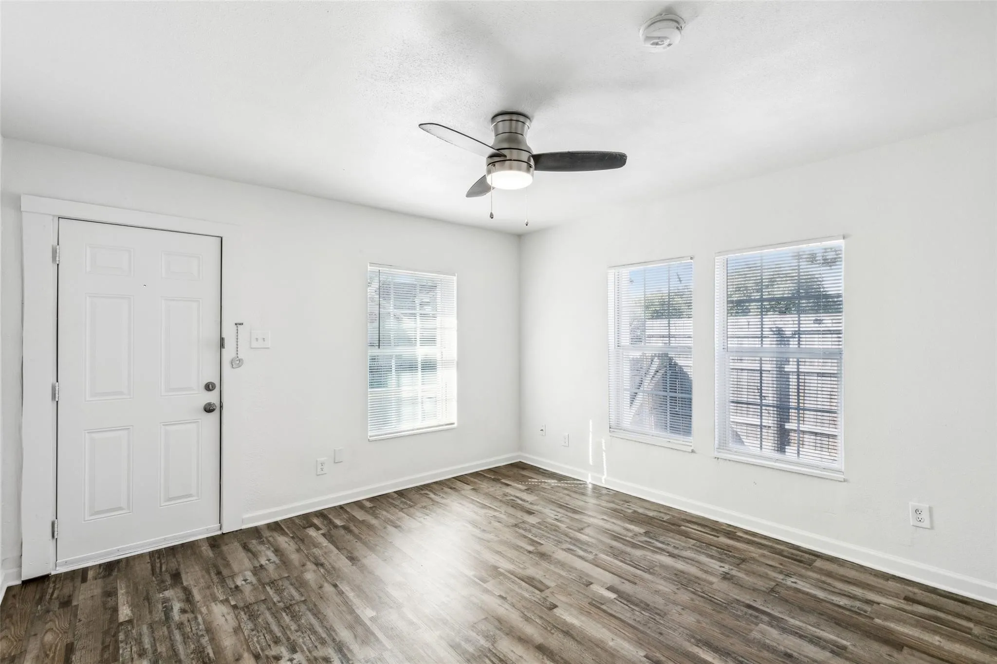 Duplex For Sale in Dallas County , 1815 W Brooklyn Avenue, Dallas, Texas 75208, 2 Bedroom, 2 Bathroom, Garage spaces, 0 Sqft, built in 1924, mls#21304177, Real Estate Agent in Dallas, Homes For Sale in Dallas county, Homes For Sale in Dallas, Realtor in Dallas Texas, Real Estate Brokerage Independent Realty Texas, Luminita Cordes Realtor