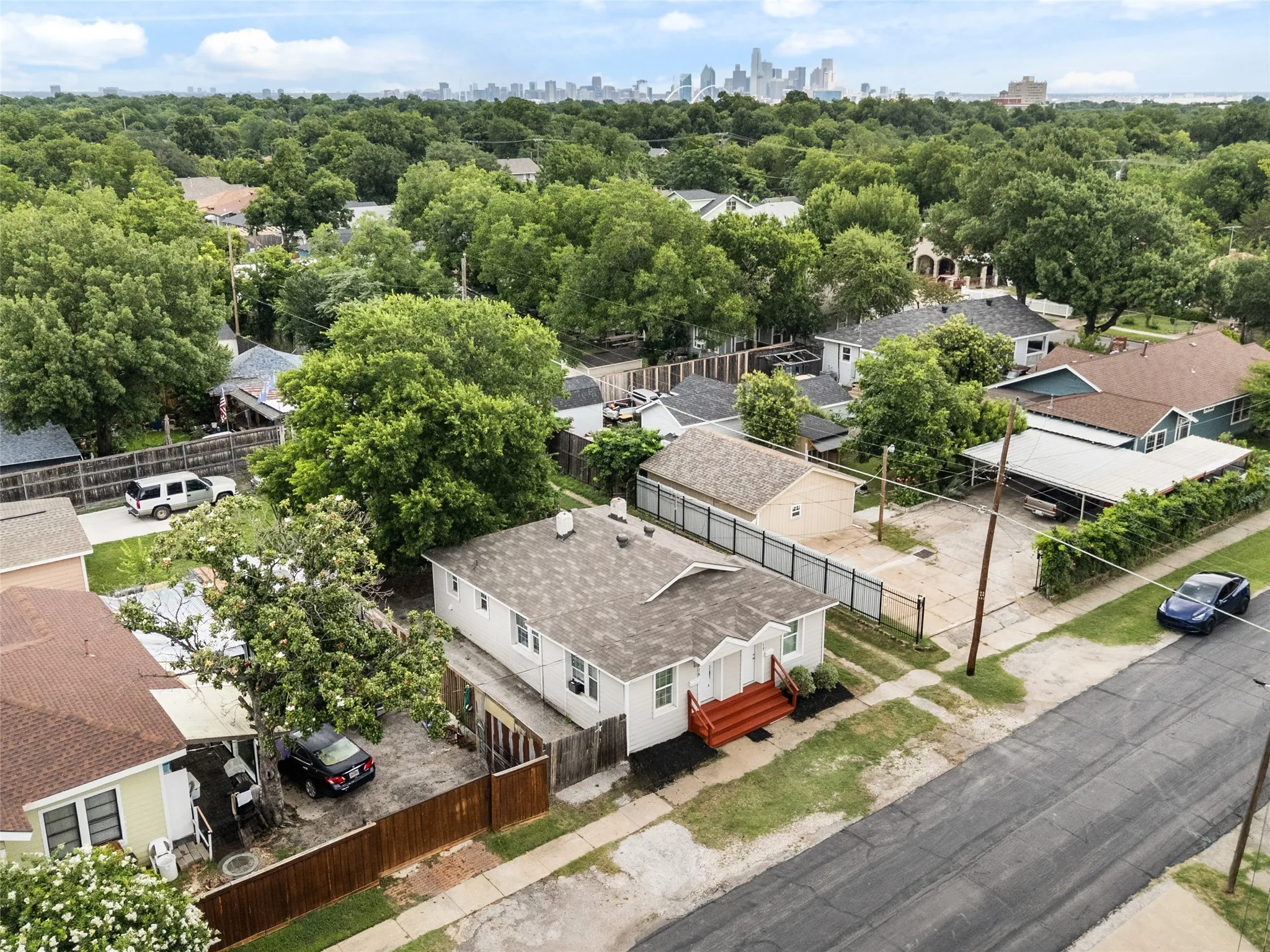 Duplex For Sale in Dallas County , 1815 W Brooklyn Avenue, Dallas, Texas 75208, 2 Bedroom, 2 Bathroom, Garage spaces, 0 Sqft, built in 1924, mls#21304177, Real Estate Agent in Dallas, Homes For Sale in Dallas county, Homes For Sale in Dallas, Realtor in Dallas Texas, Real Estate Brokerage Independent Realty Texas, Luminita Cordes Realtor