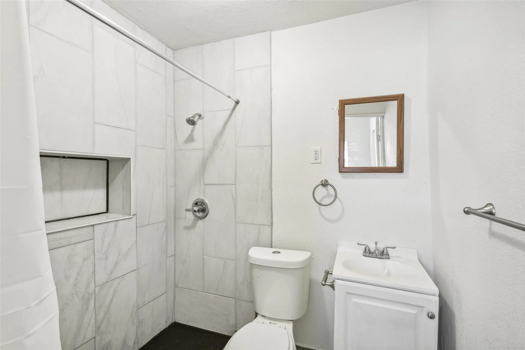 Duplex For Sale in Dallas County , 1815 W Brooklyn Avenue, Dallas, Texas 75208, 2 Bedroom, 2 Bathroom, Garage spaces, 0 Sqft, built in 1924, mls#21304177, Real Estate Agent in Dallas, Homes For Sale in Dallas county, Homes For Sale in Dallas, Realtor in Dallas Texas, Real Estate Brokerage Independent Realty Texas, Luminita Cordes Realtor
