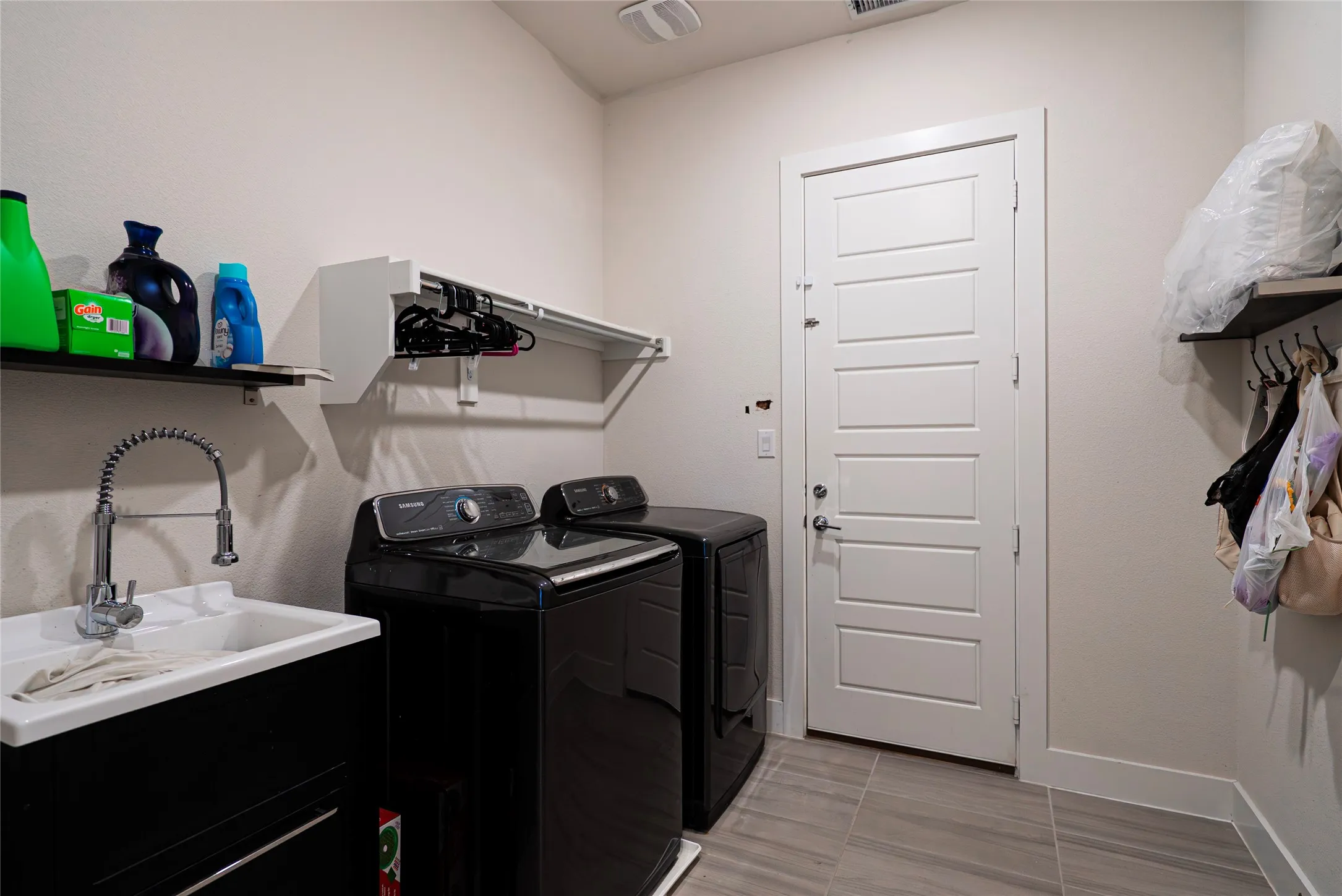 Single Family Residence For Sale in Denton County , 15871 Lucy Lane, Frisco, Texas 75033, 4 Bedroom, 4 Bathroom, 3 Garage spaces, 3,694 Sqft, built in 2019, mls#21307299, Real Estate Agent in Frisco, Homes For Sale in Denton county, Homes For Sale in Frisco, Realtor in Frisco Texas, Real Estate Brokerage Independent Realty Texas, Luminita Cordes Realtor